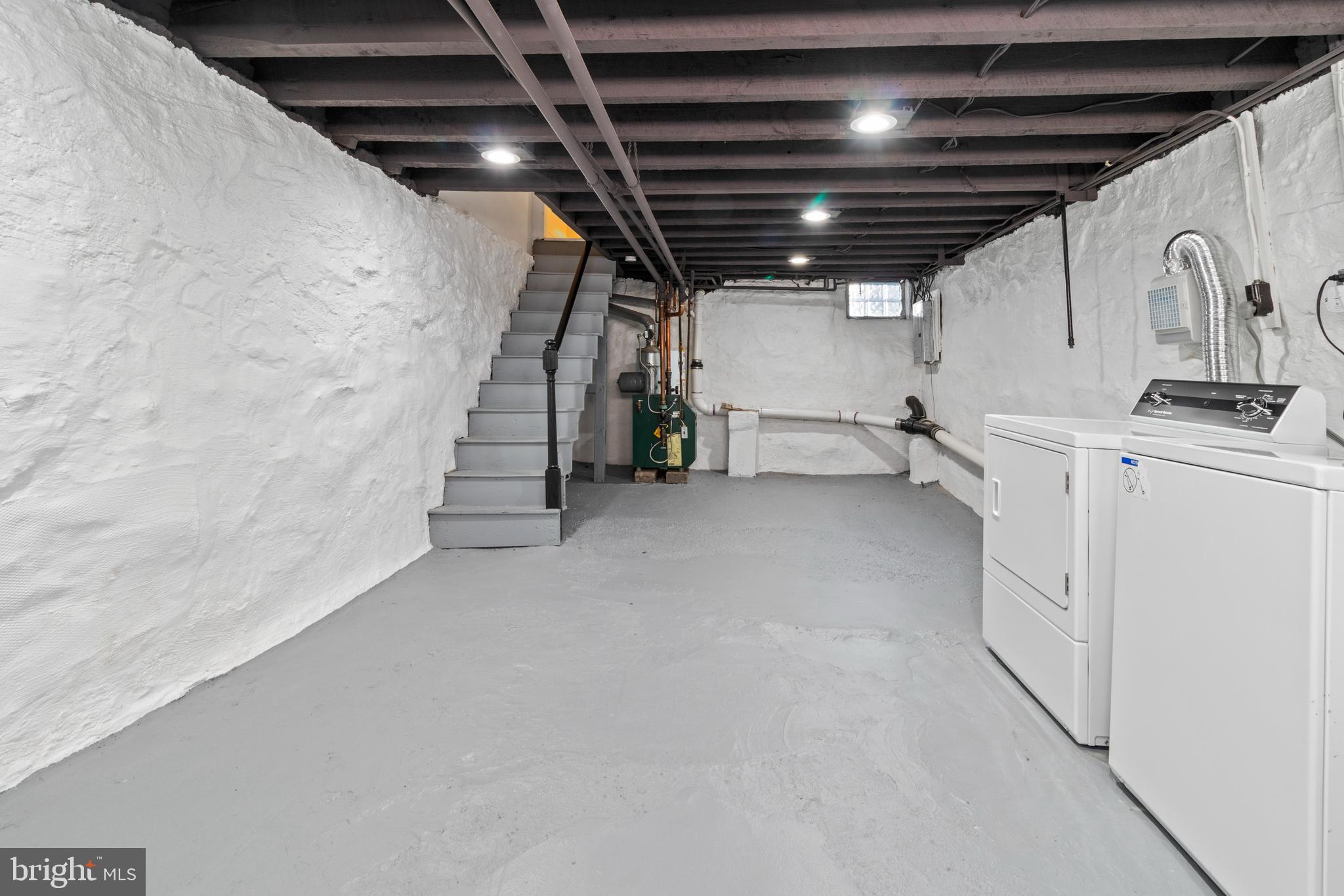 PORT RICHMOND - Residential Lease