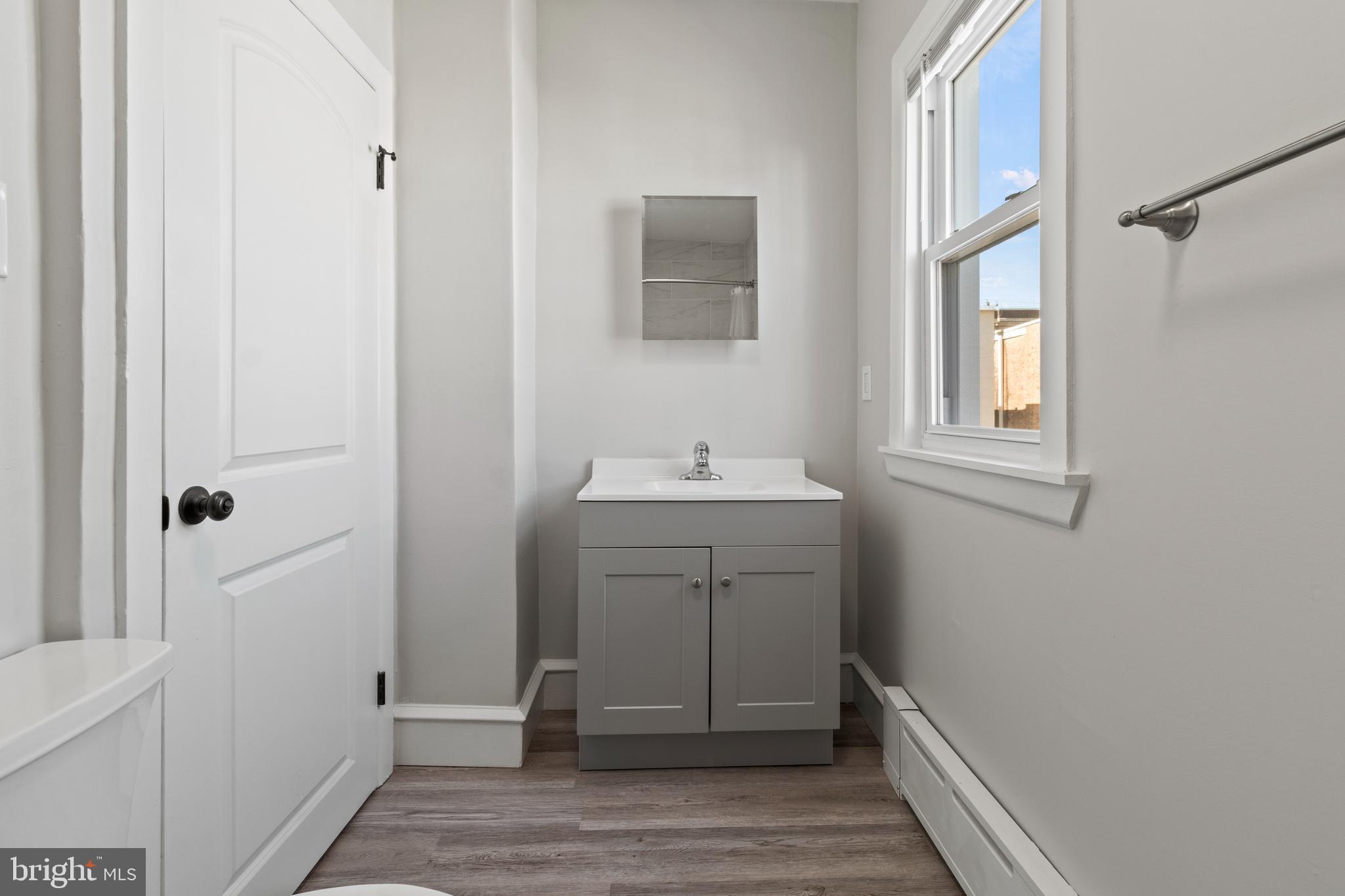 PORT RICHMOND - Residential Lease