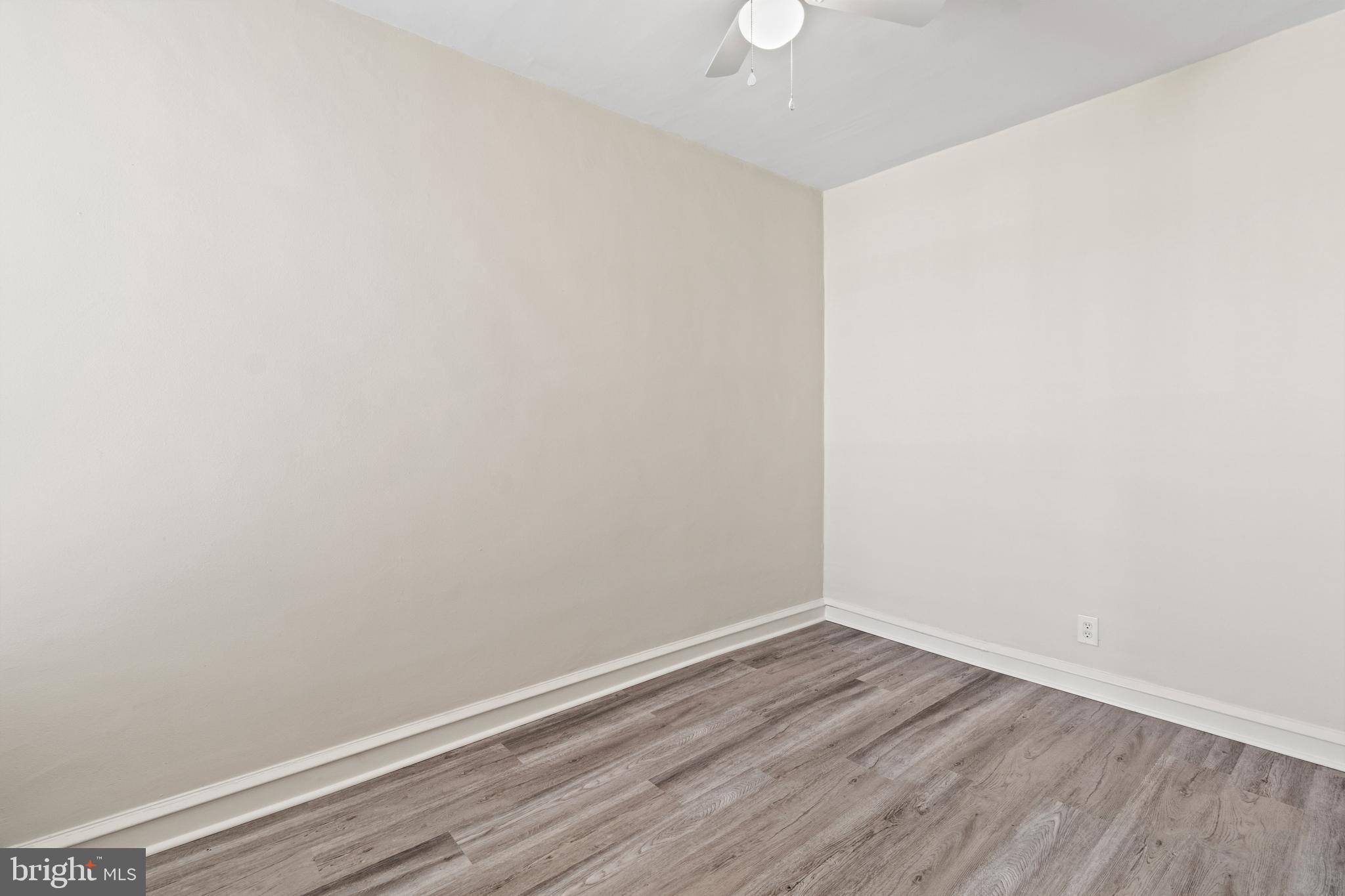 PORT RICHMOND - Residential Lease