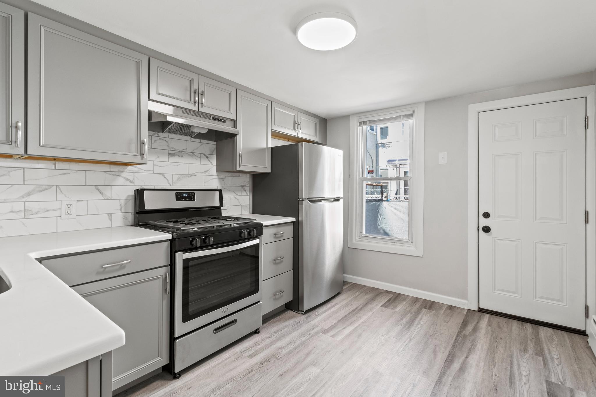 PORT RICHMOND - Residential Lease