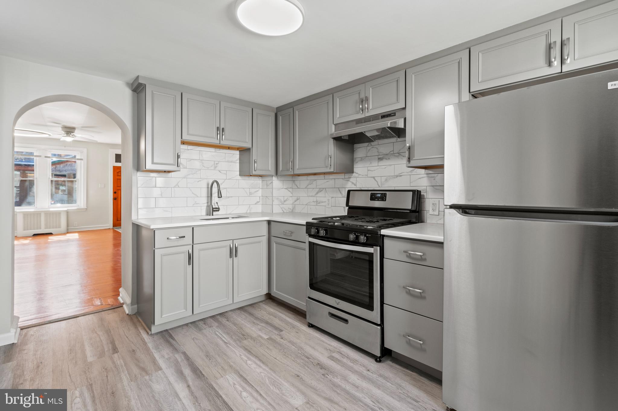 PORT RICHMOND - Residential Lease