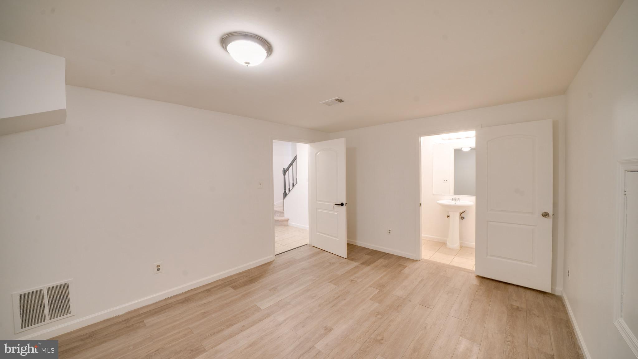 RIVER OAKS - Residential