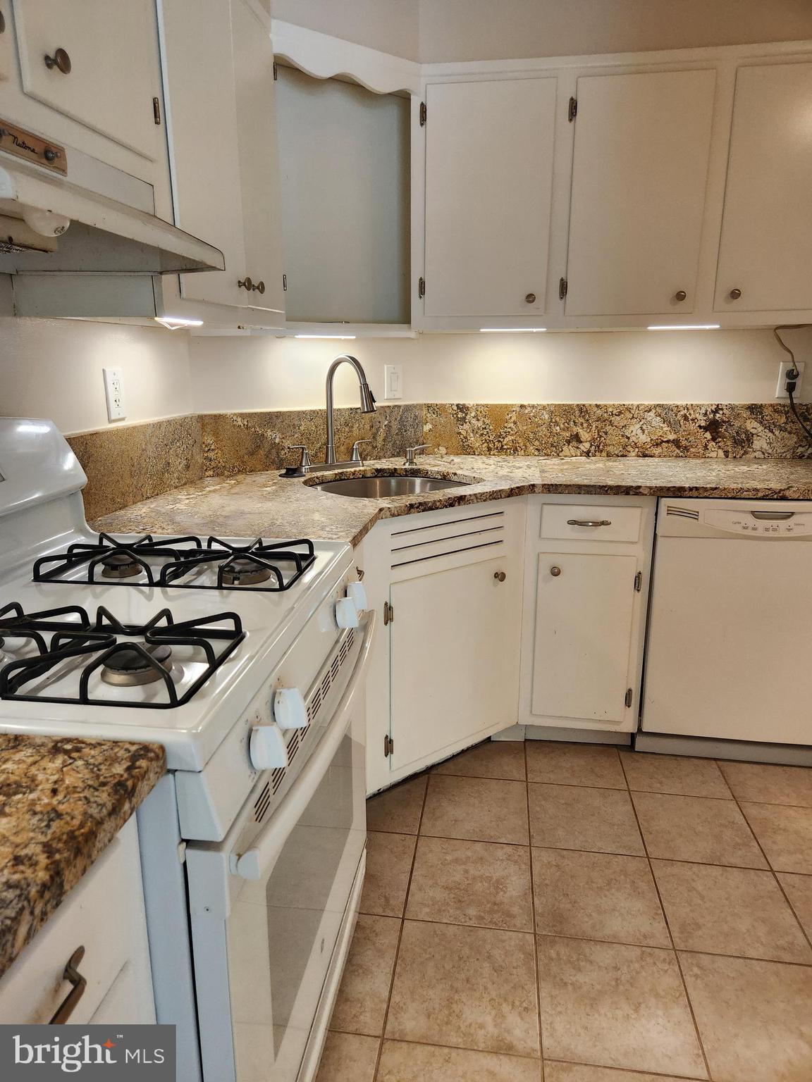 HAMLET HOUSE - Residential