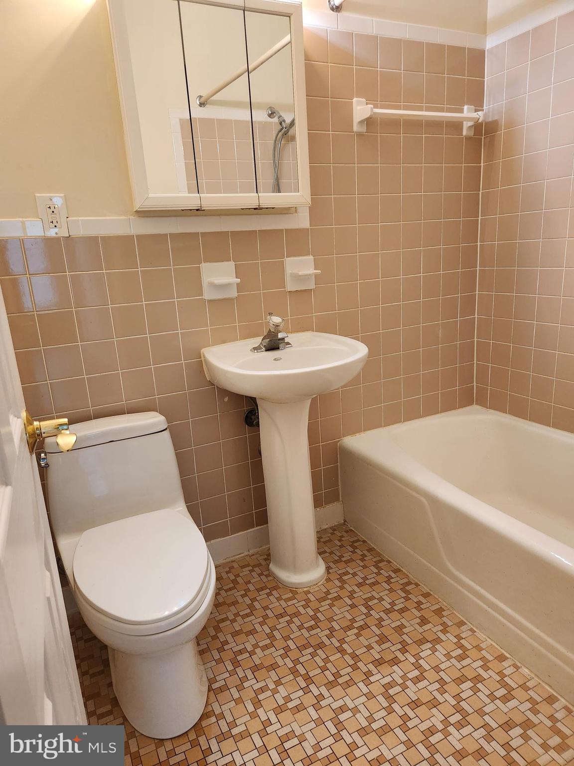 HAMLET HOUSE - Residential