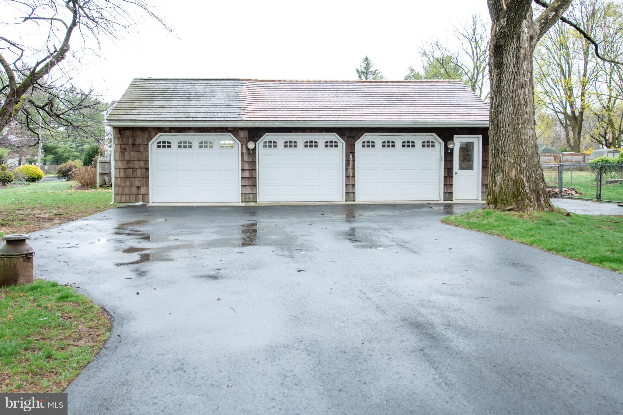 HIDDEN CREEK - Residential