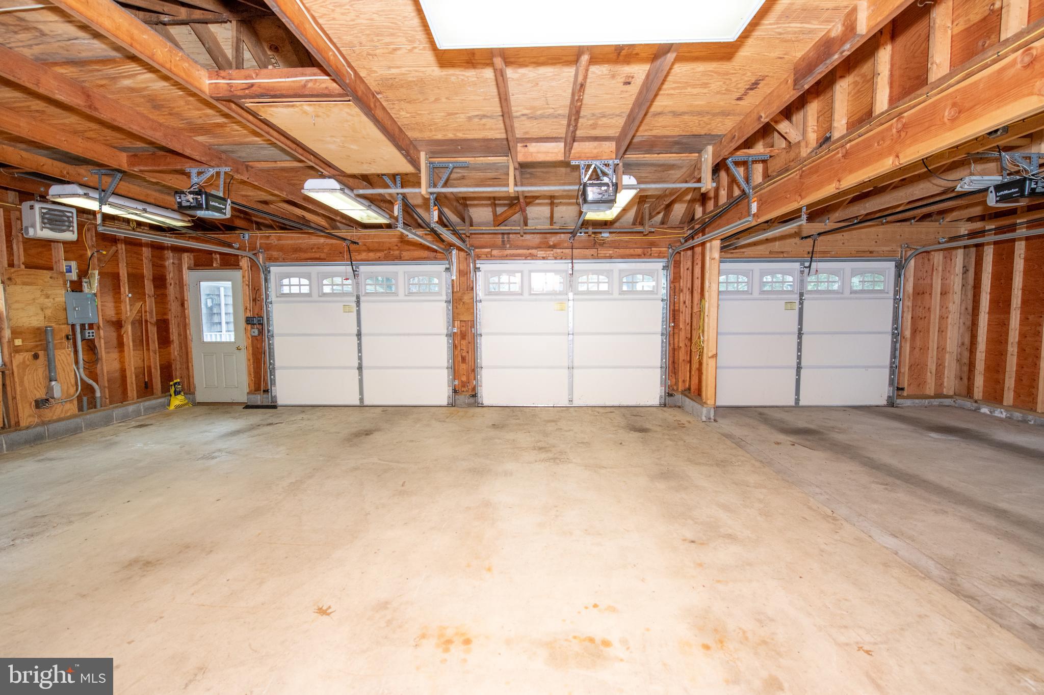 HIDDEN CREEK - Residential