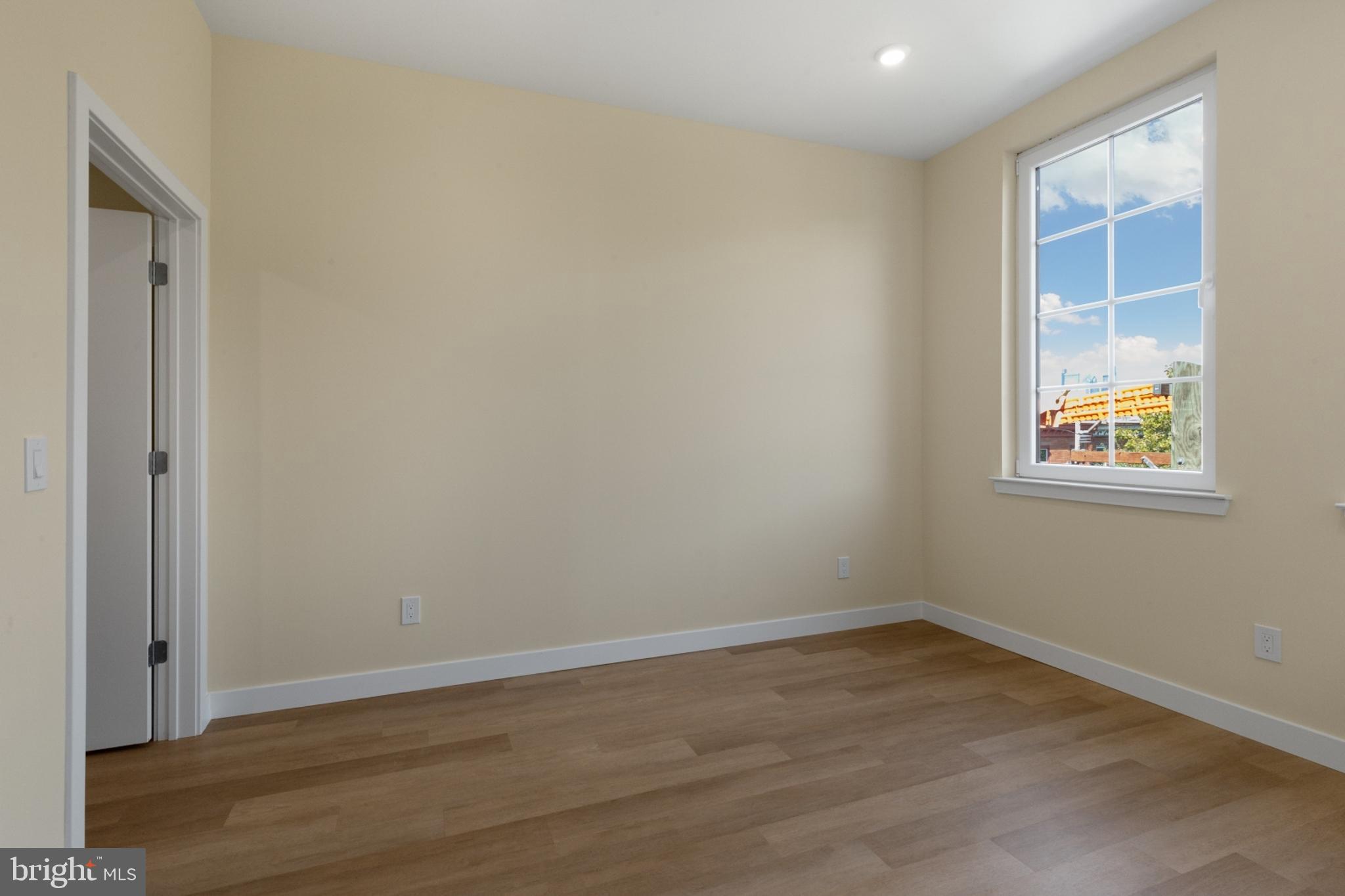 DICKINSON NARROWS - Residential Lease