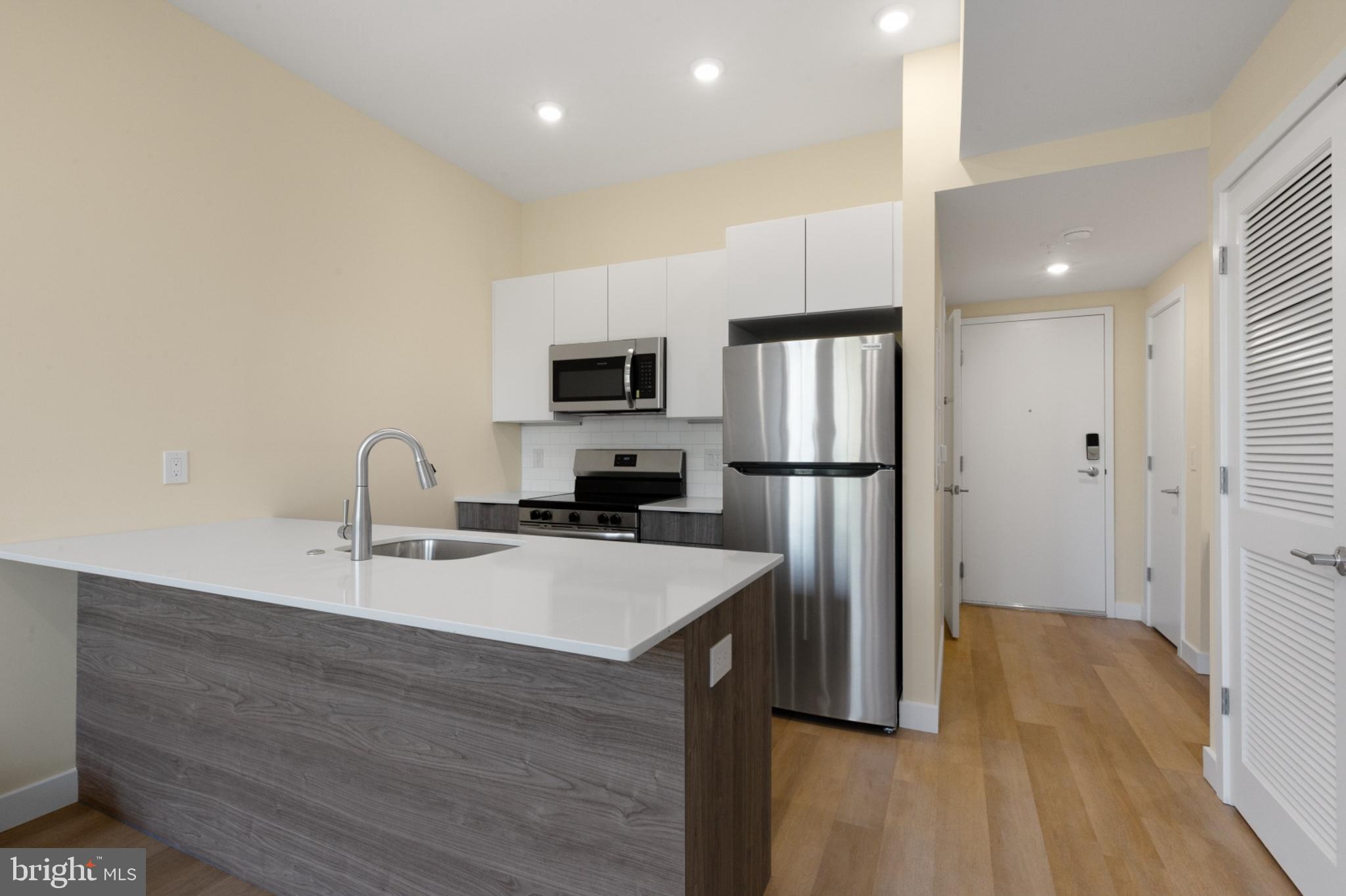 DICKINSON NARROWS - Residential Lease