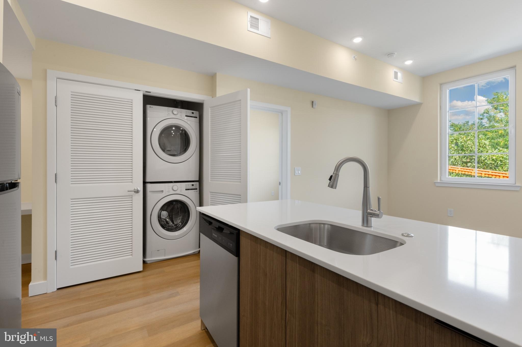 DICKINSON NARROWS - Residential Lease