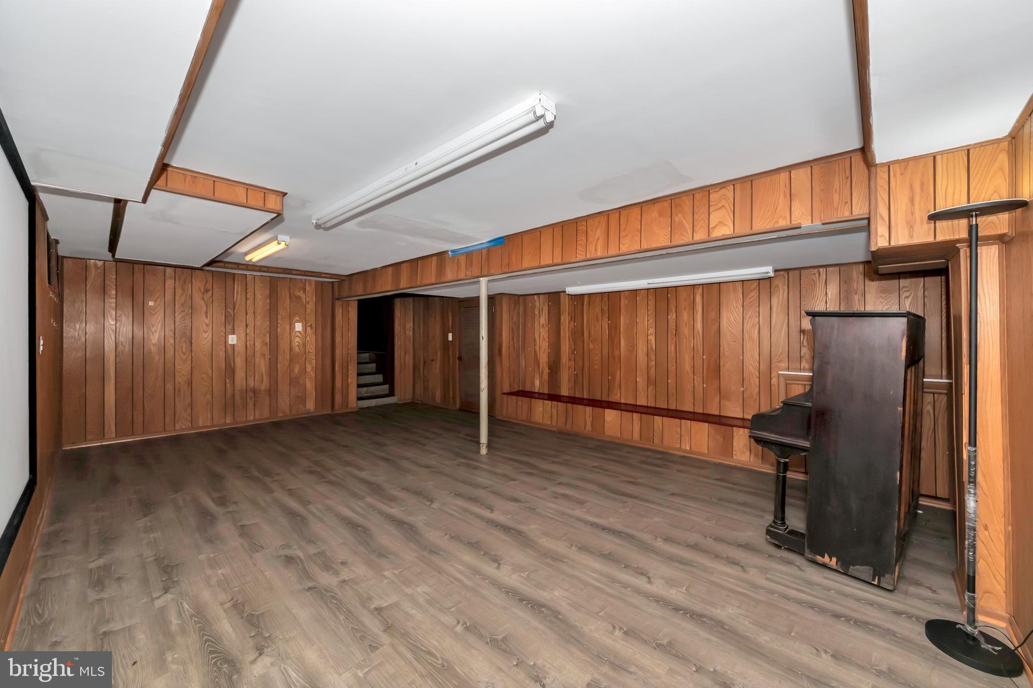 BURNT MILLS MANOR - Residential