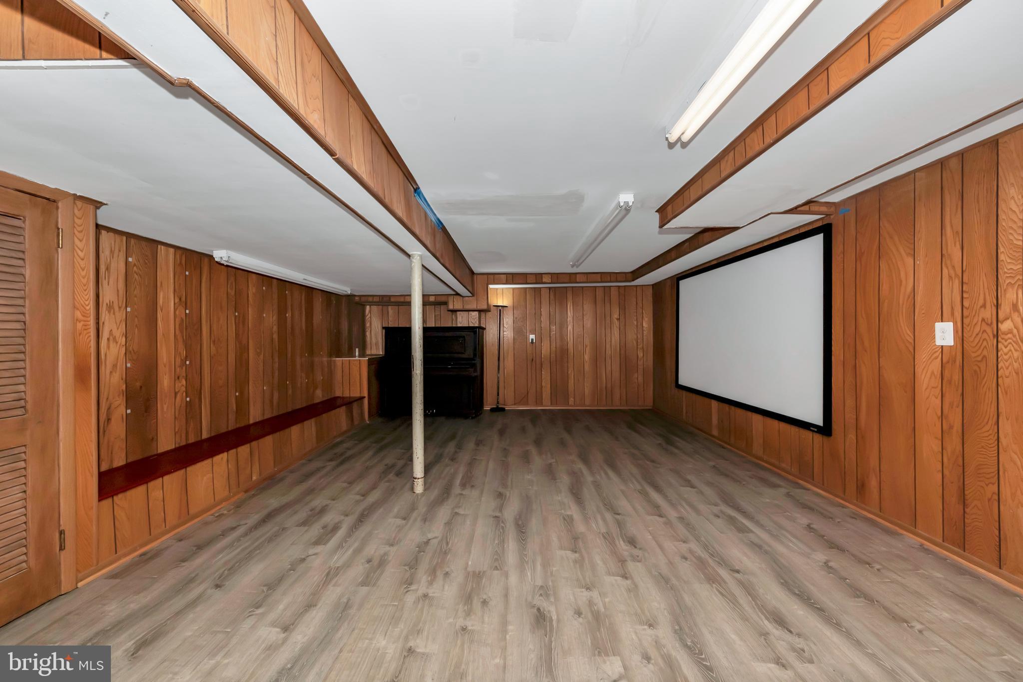 BURNT MILLS MANOR - Residential