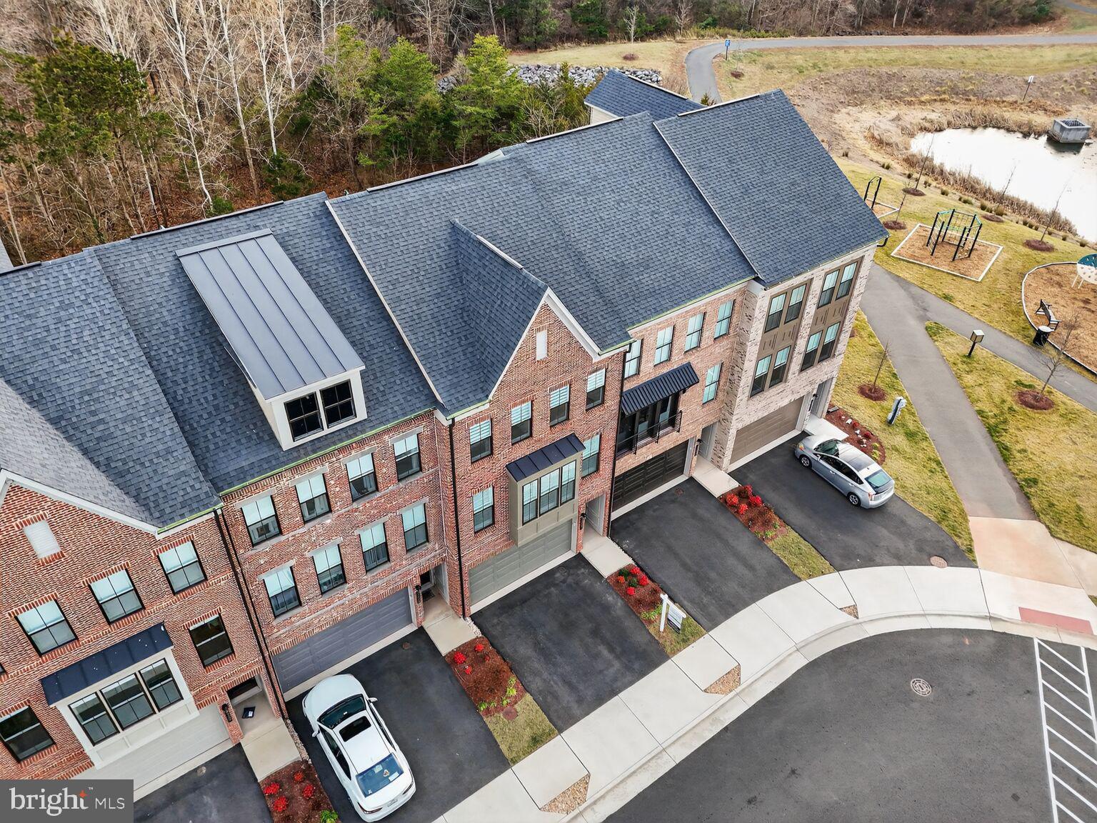 THE RETREAT AT WESTFIELDS - Residential