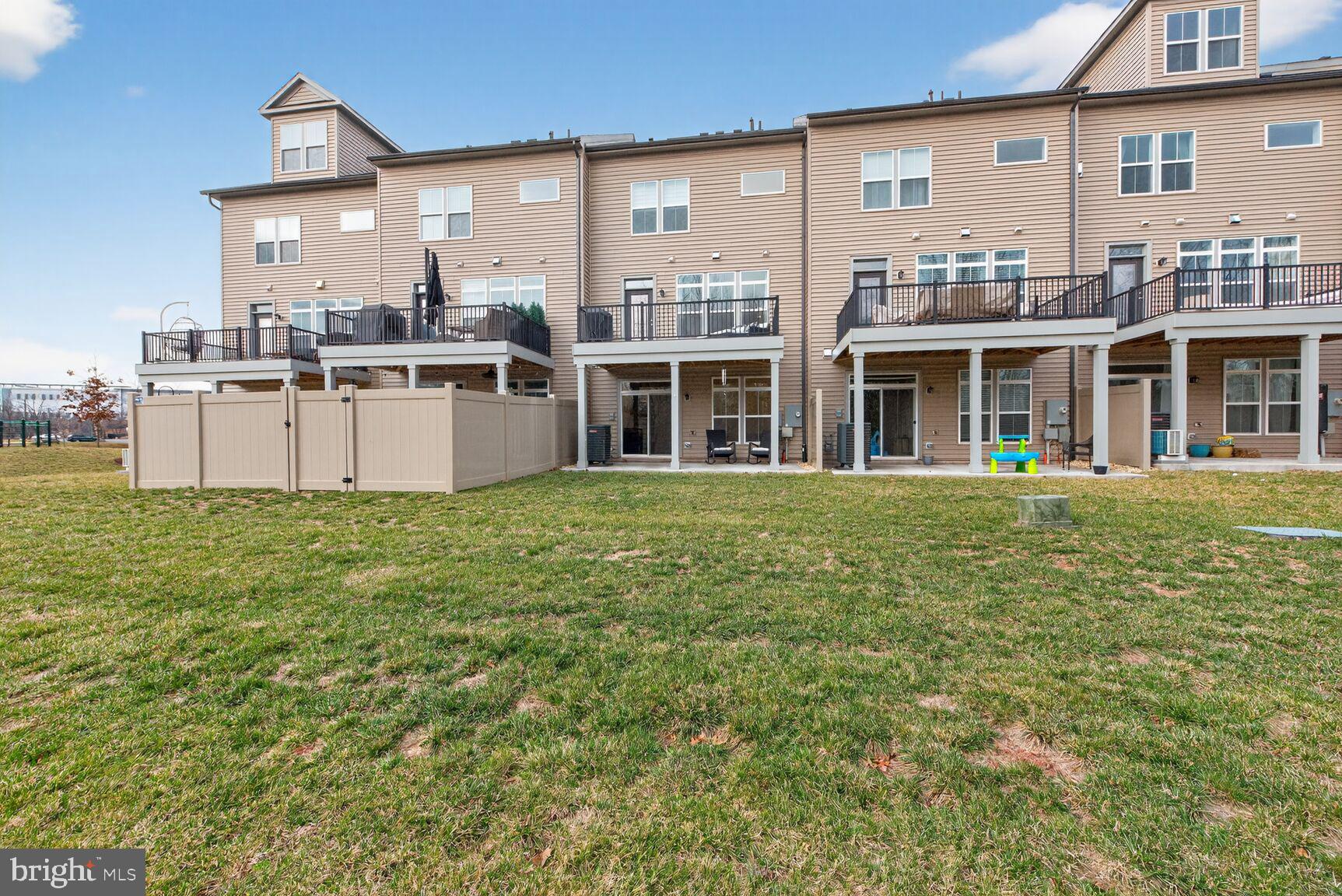 THE RETREAT AT WESTFIELDS - Residential