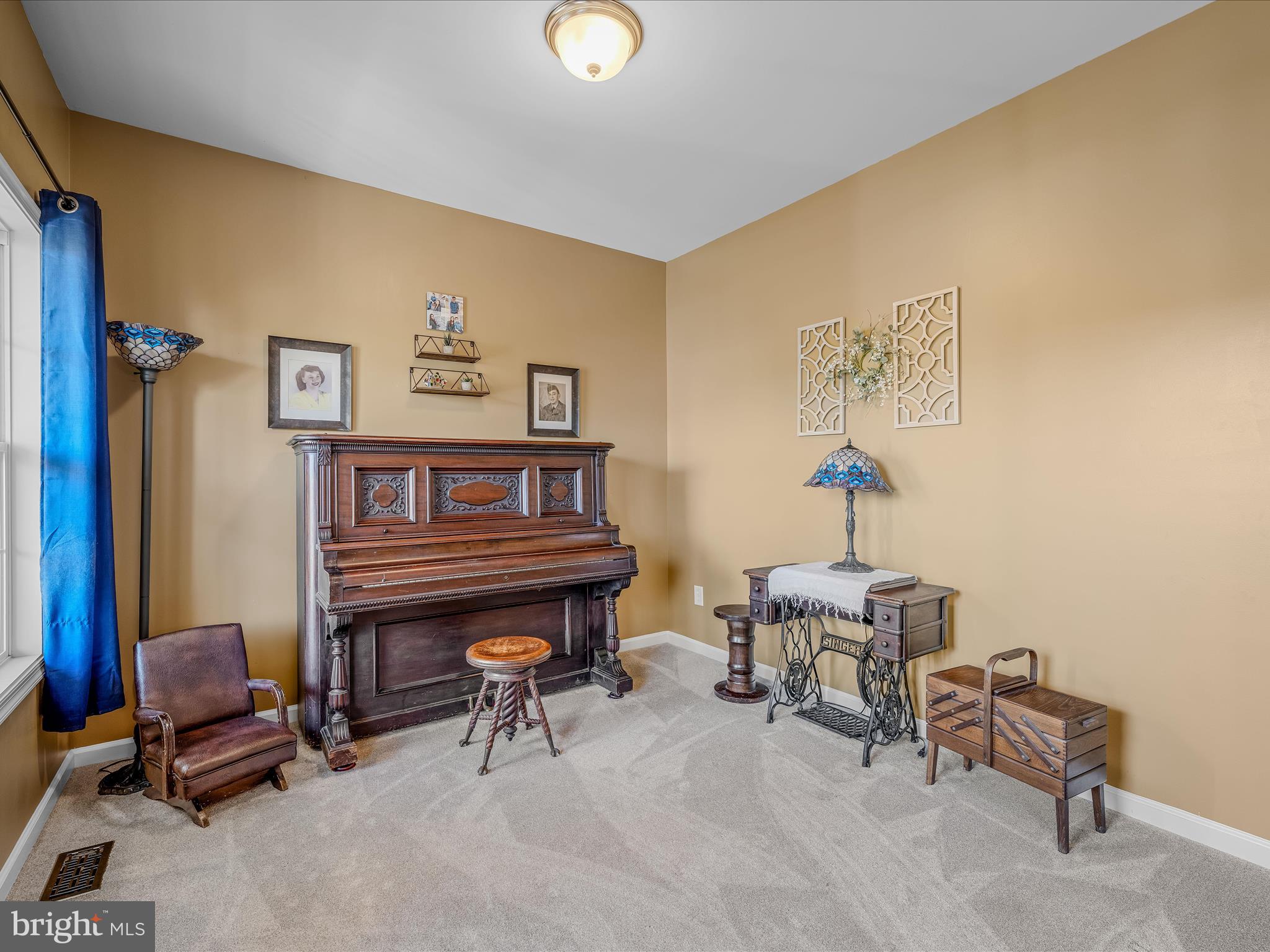 APPLE KNOLLS - Residential