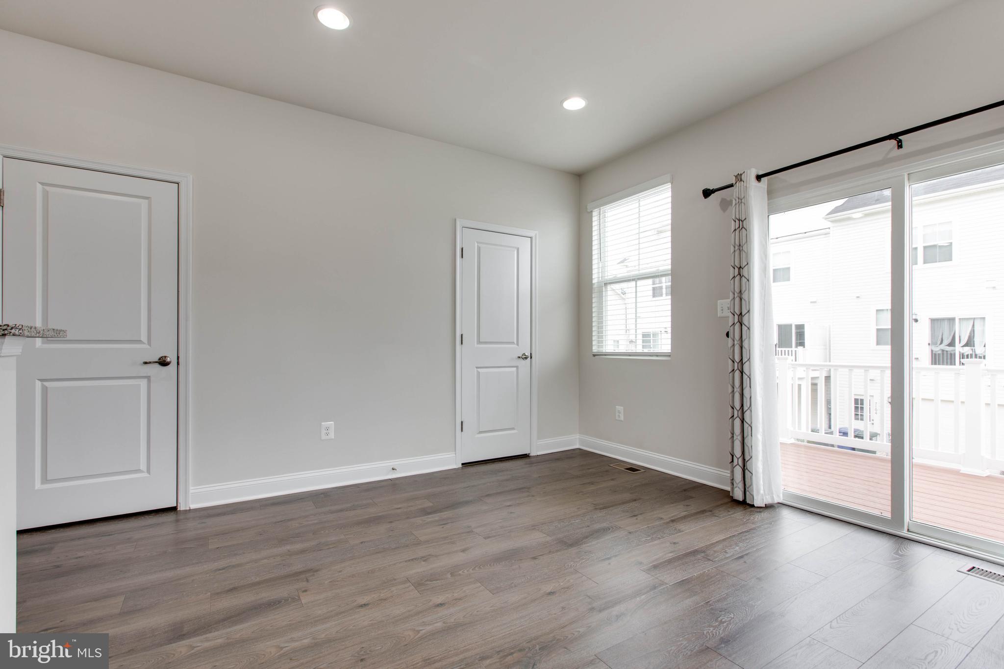 OXFORD SQUARE - Residential