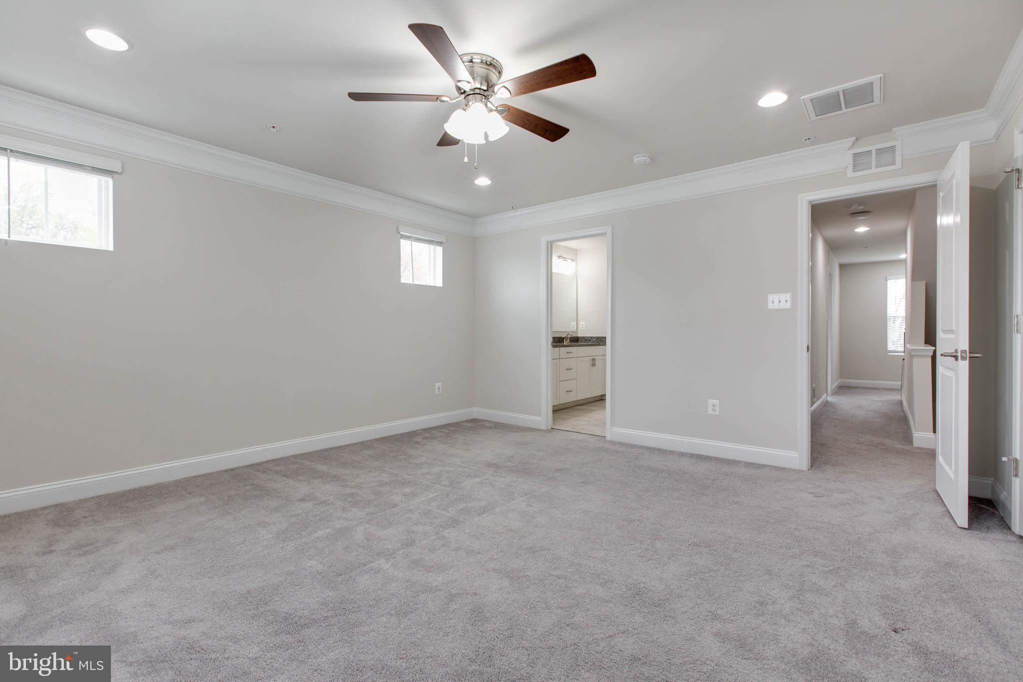 OXFORD SQUARE - Residential