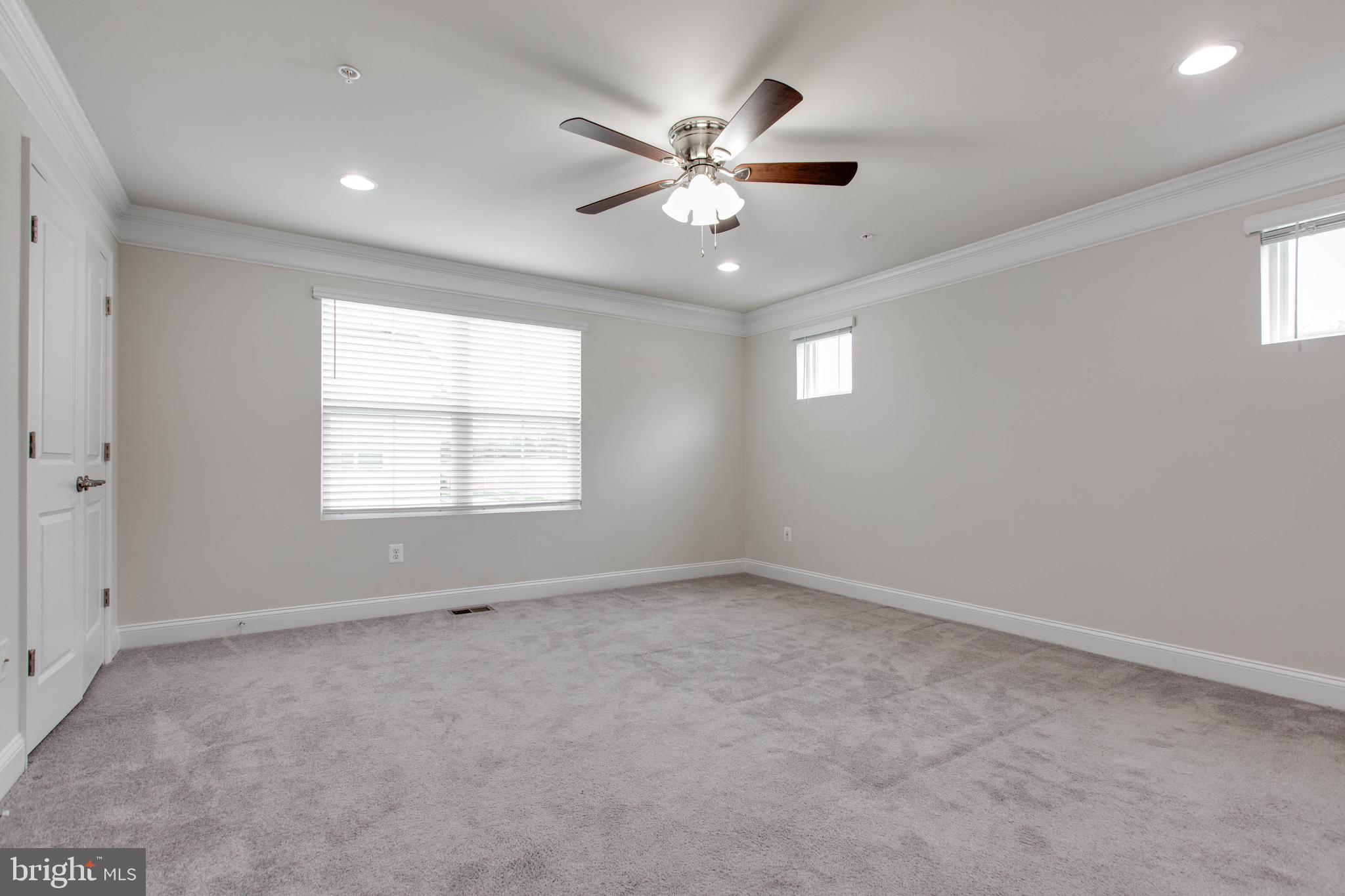 OXFORD SQUARE - Residential