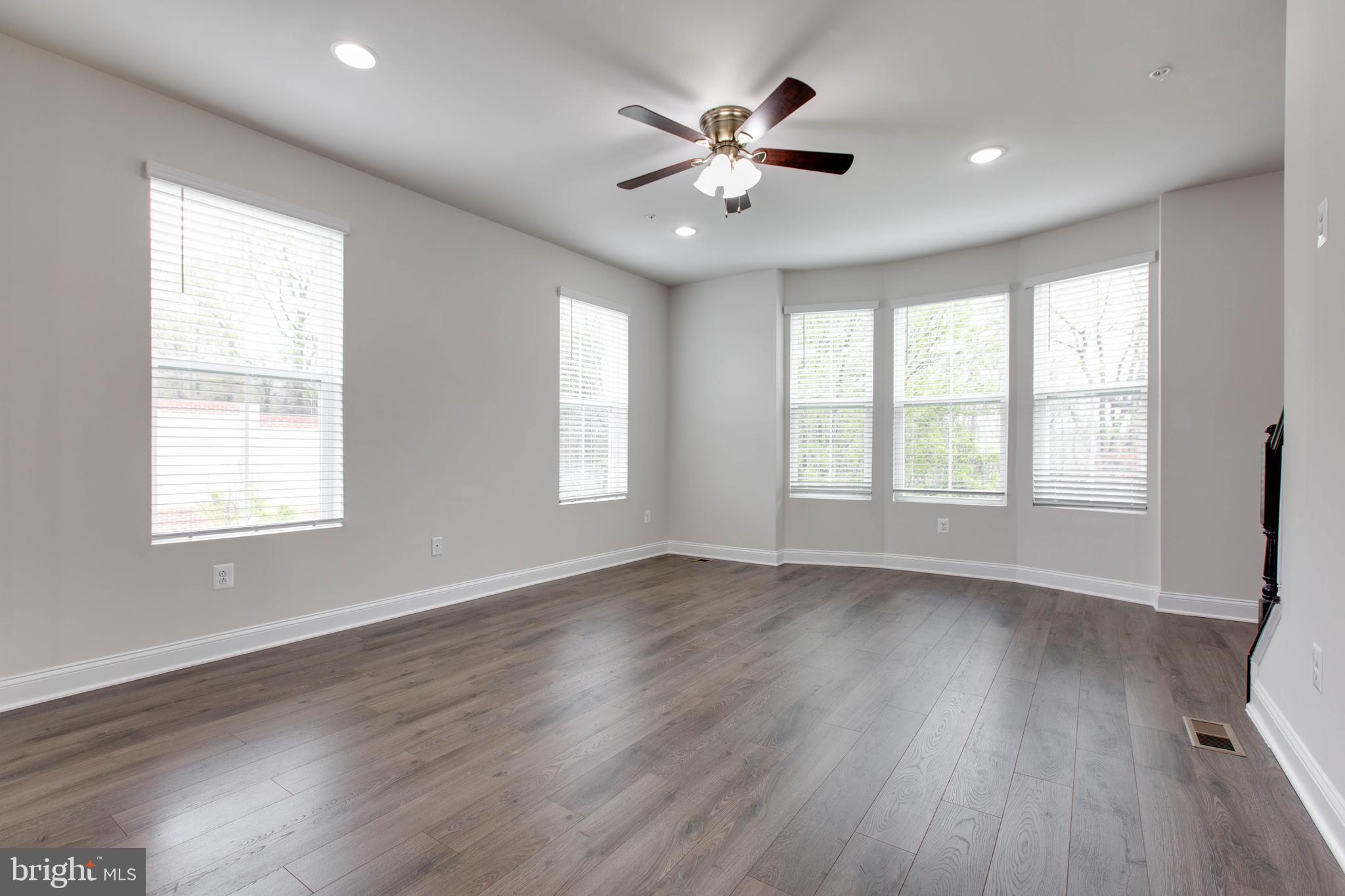 OXFORD SQUARE - Residential