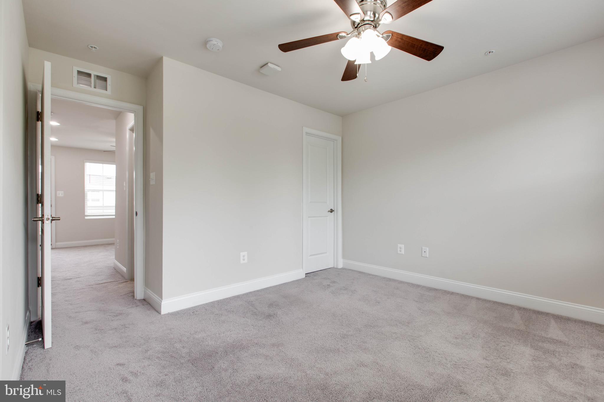 OXFORD SQUARE - Residential