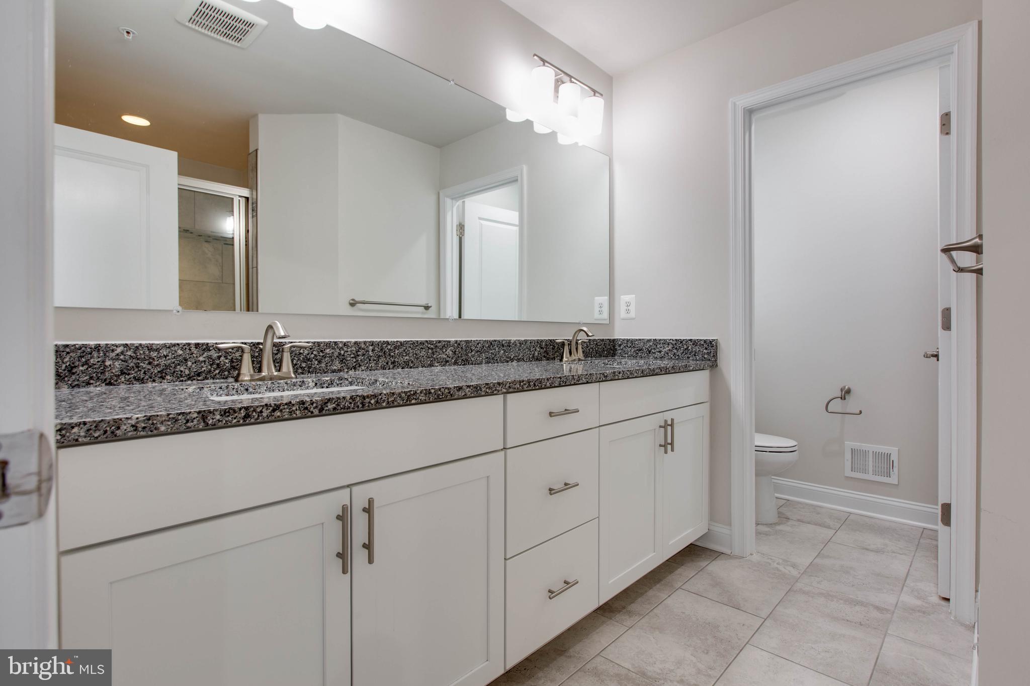 OXFORD SQUARE - Residential