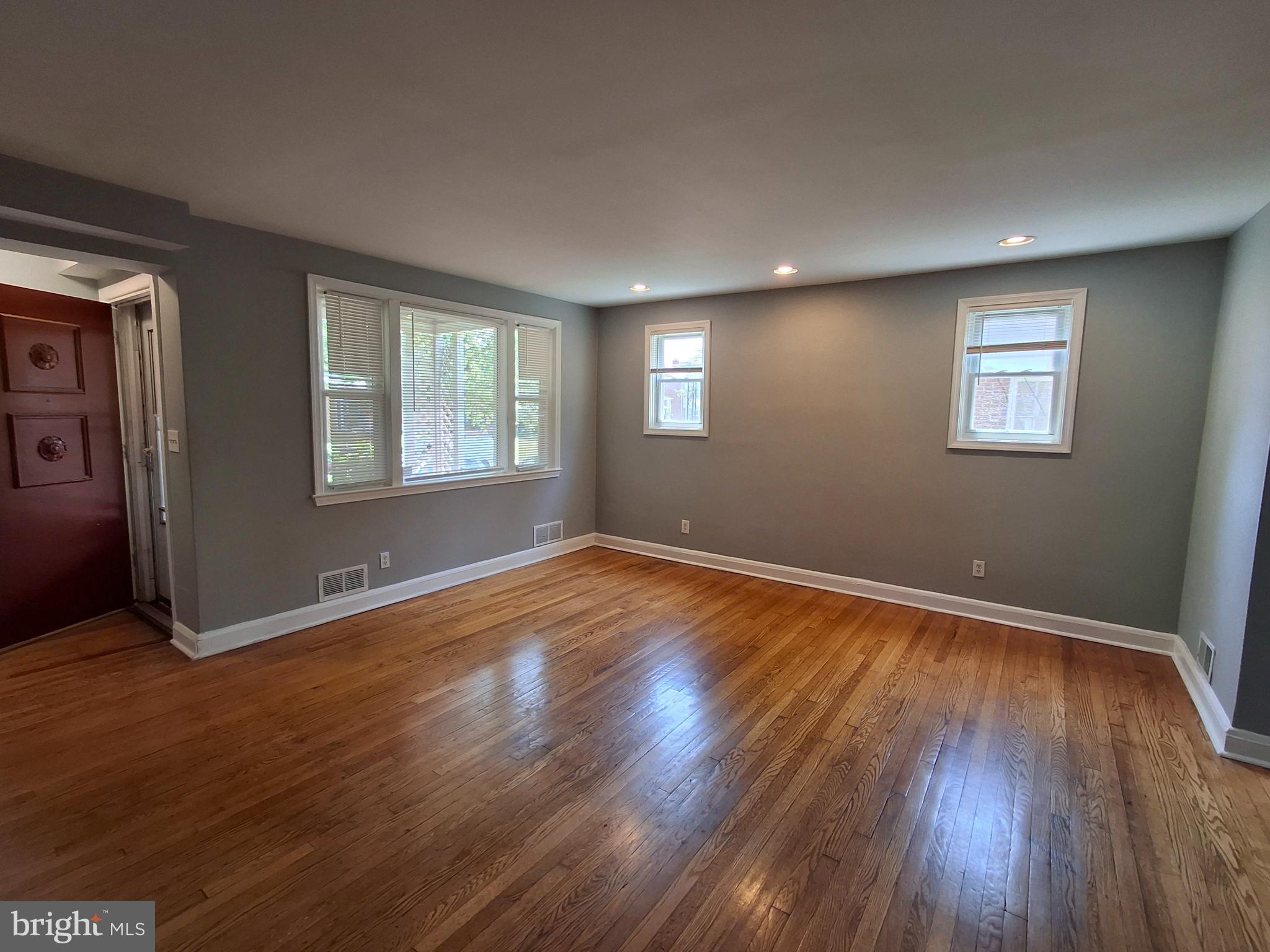 GLEN OAKS - Residential Lease