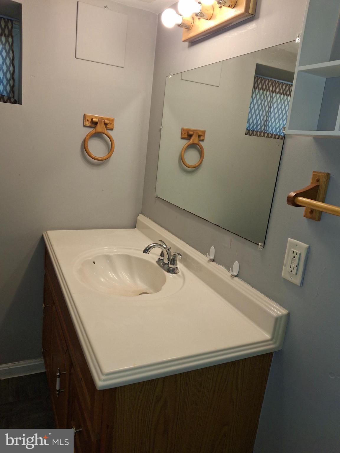 GLEN OAKS - Residential Lease