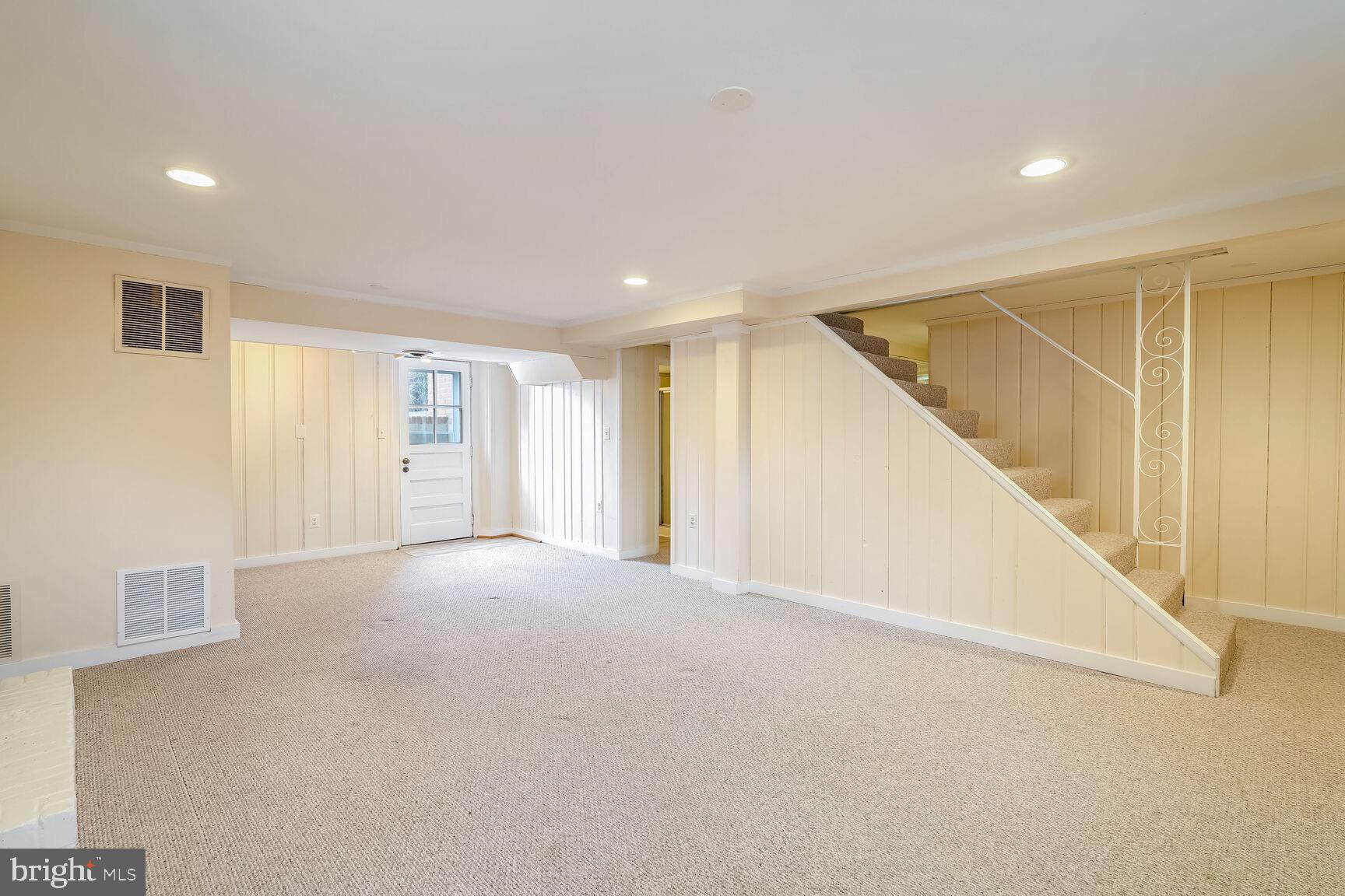 OVER LEE KNOLLS - Residential