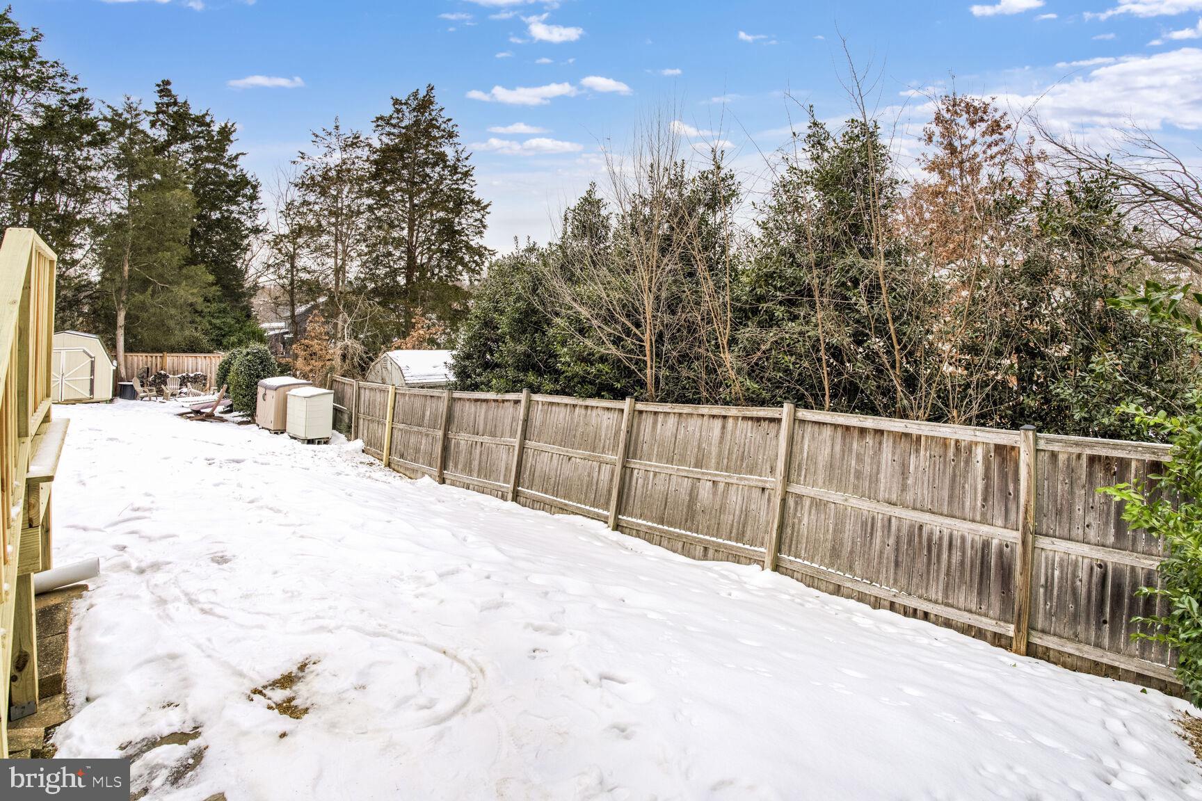 OVER LEE KNOLLS - Residential