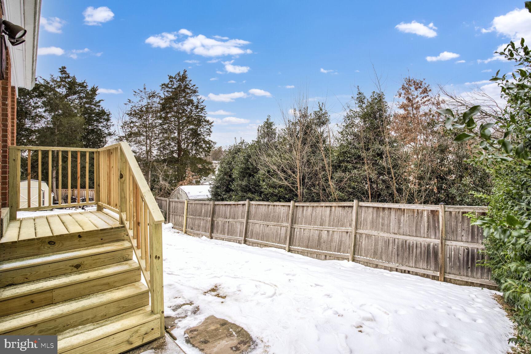 OVER LEE KNOLLS - Residential