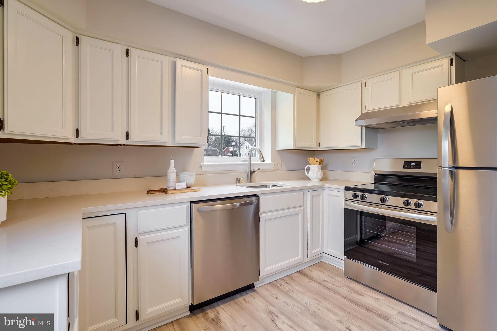 OVER LEE KNOLLS - Residential