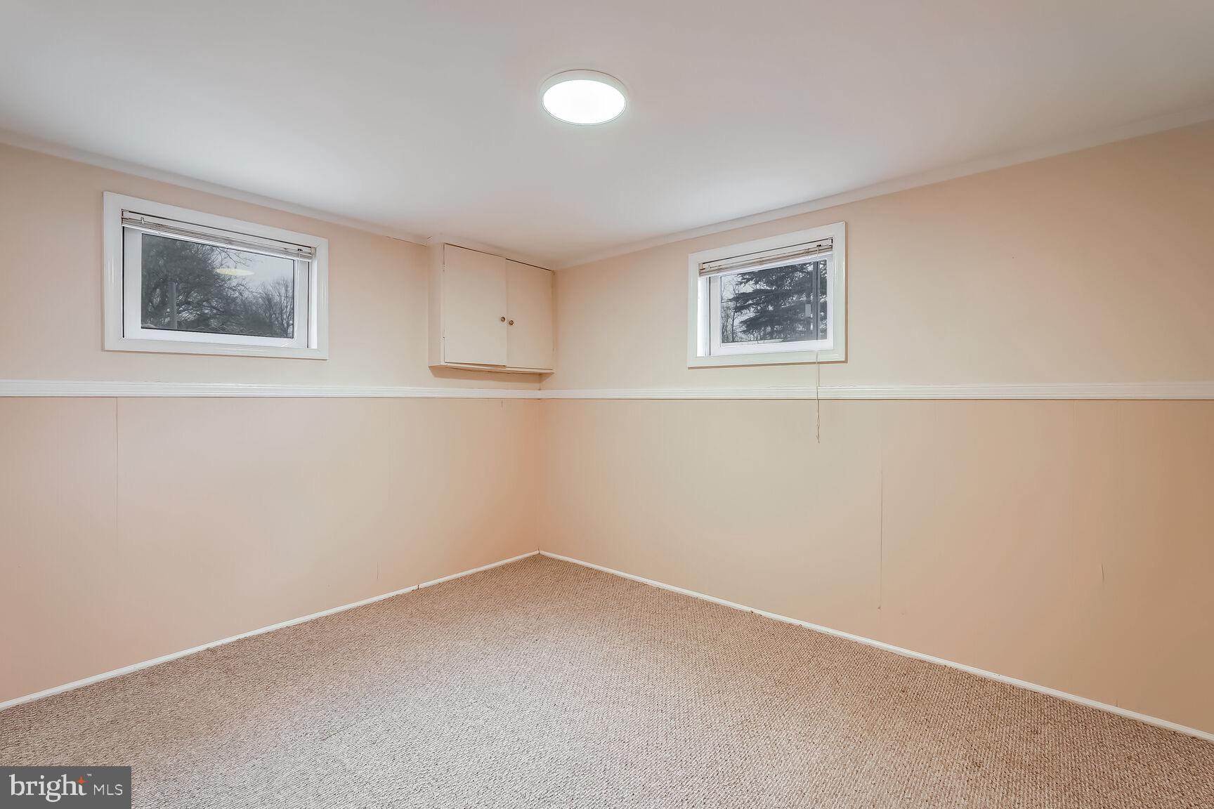 OVER LEE KNOLLS - Residential