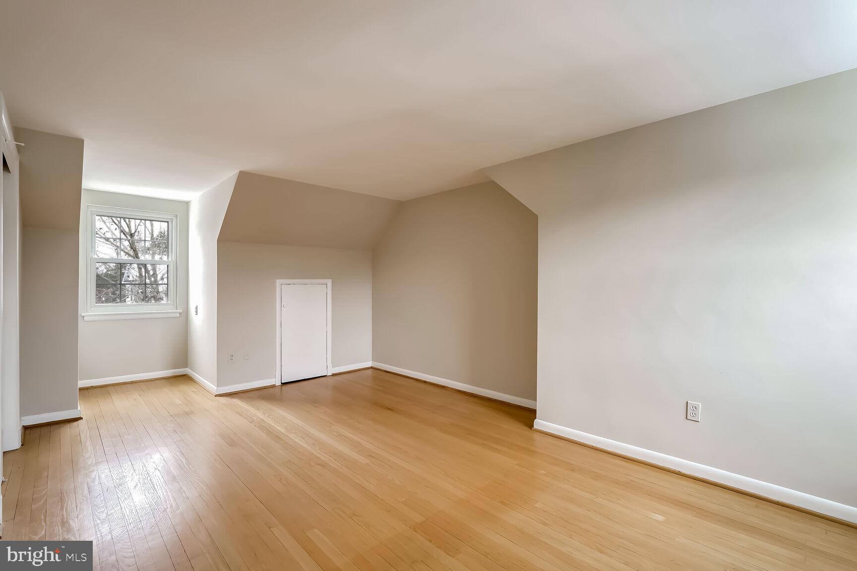 OVER LEE KNOLLS - Residential