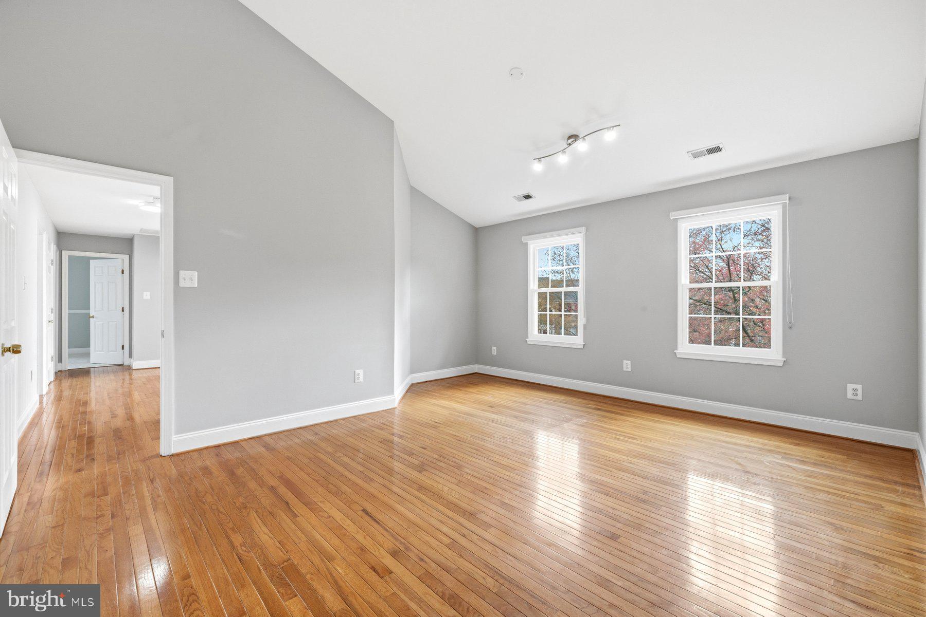 KINGS SQUARE - Residential