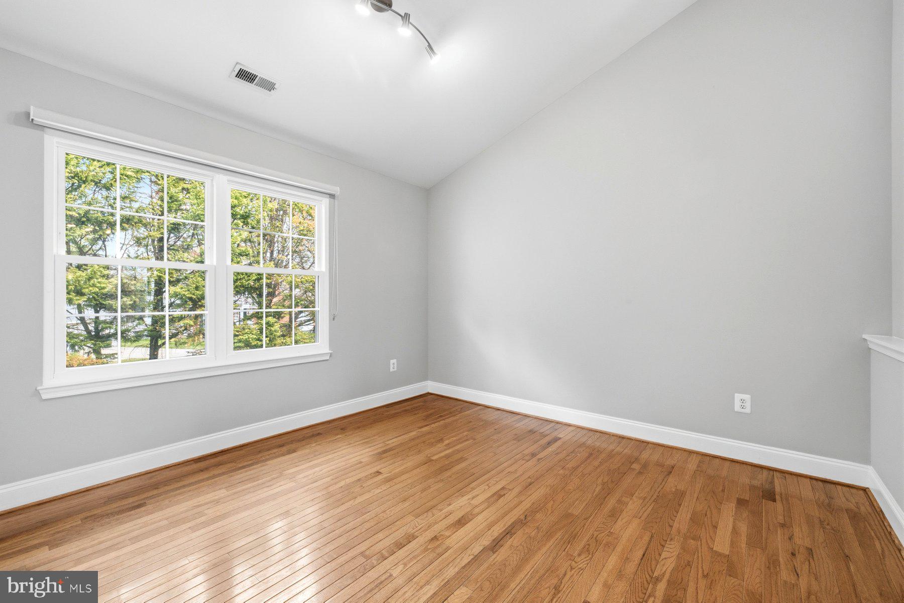 KINGS SQUARE - Residential