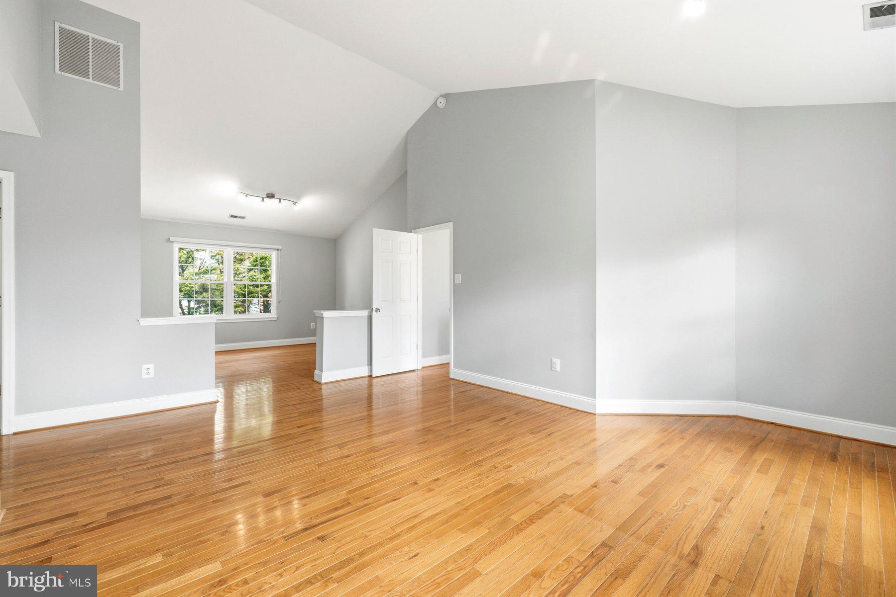 KINGS SQUARE - Residential