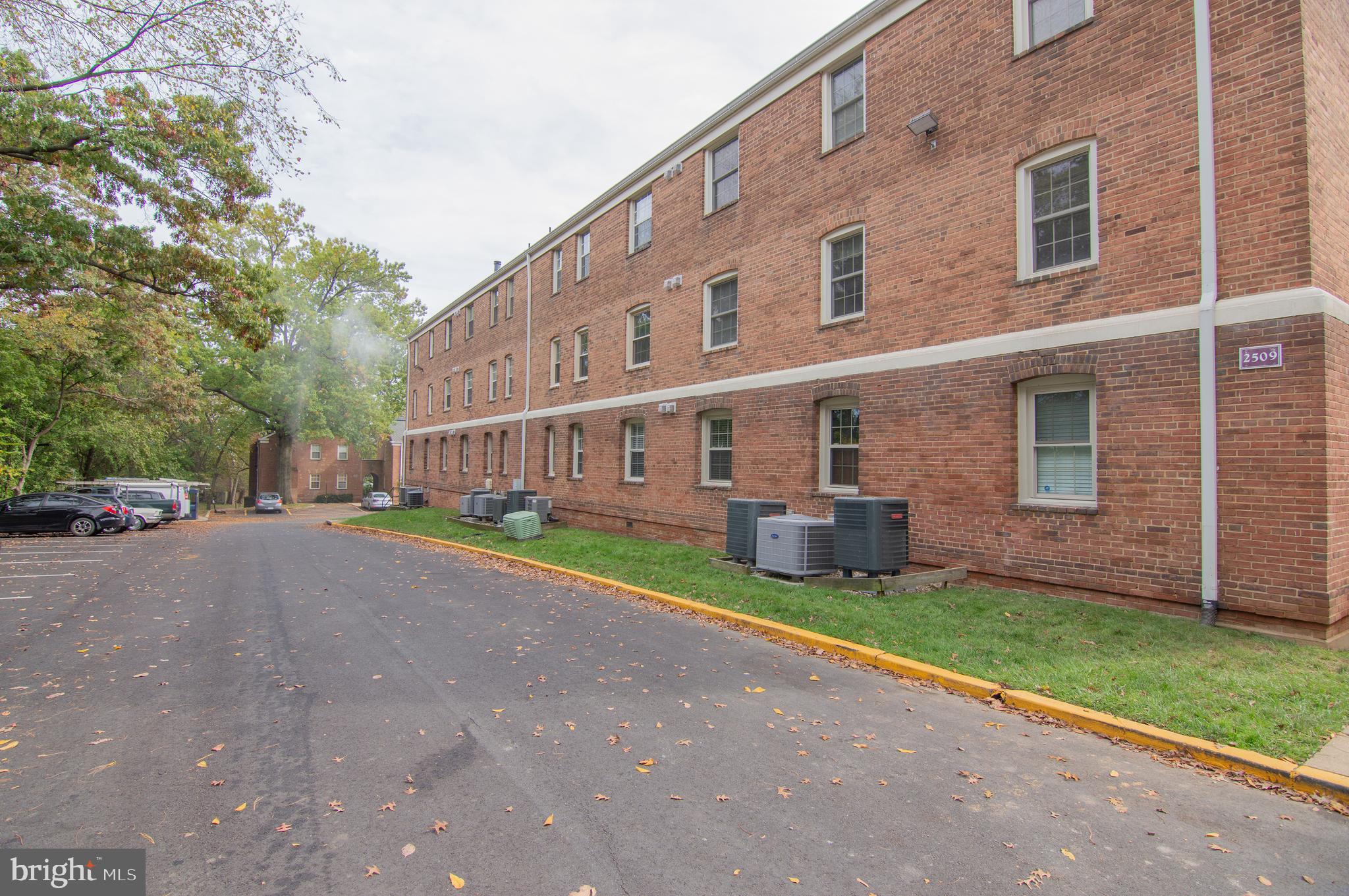 CAMBRIDGE COURTS - Residential Lease