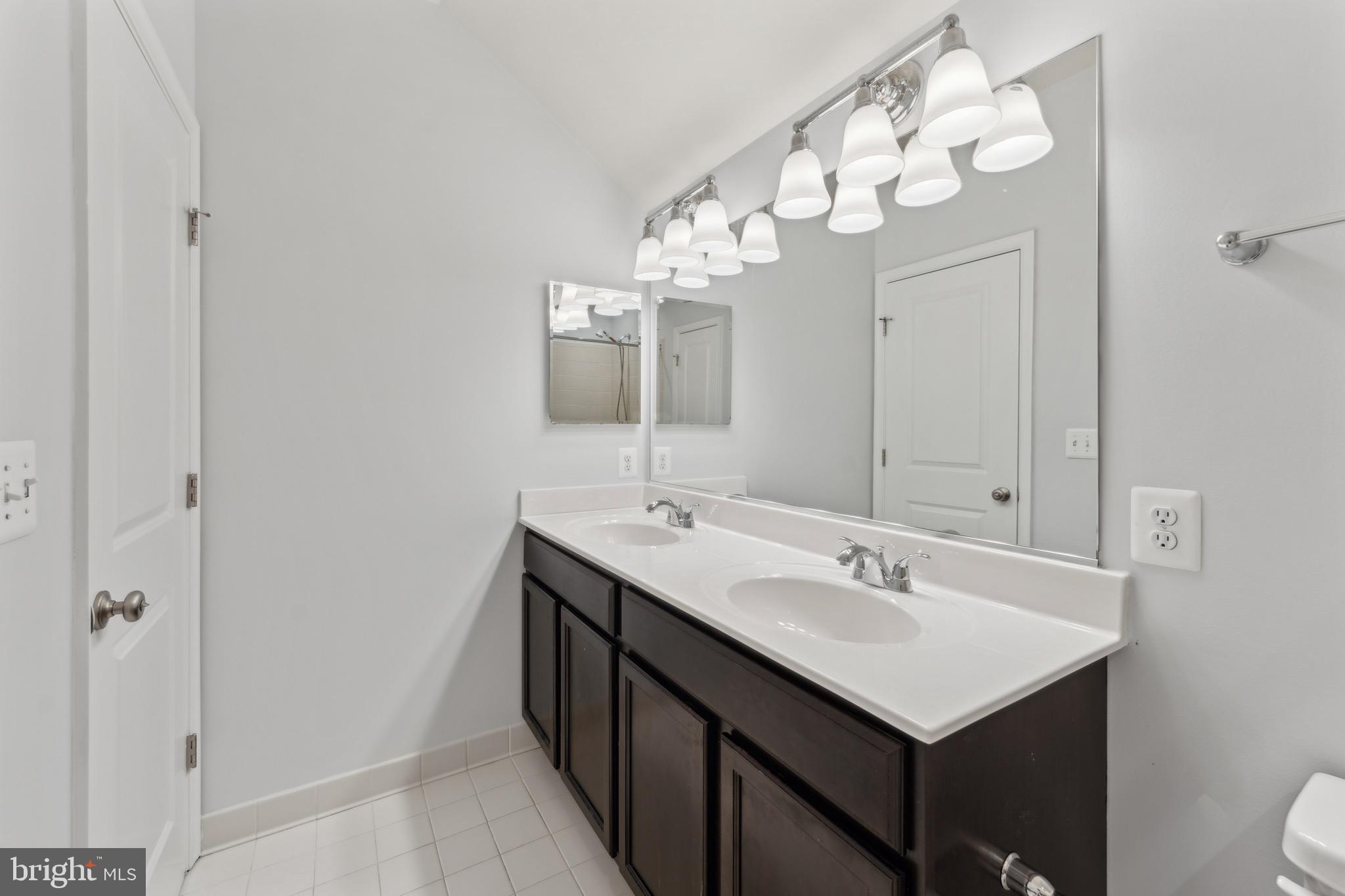 THE VILLAGES OF STEEPLECHASE - Residential Lease