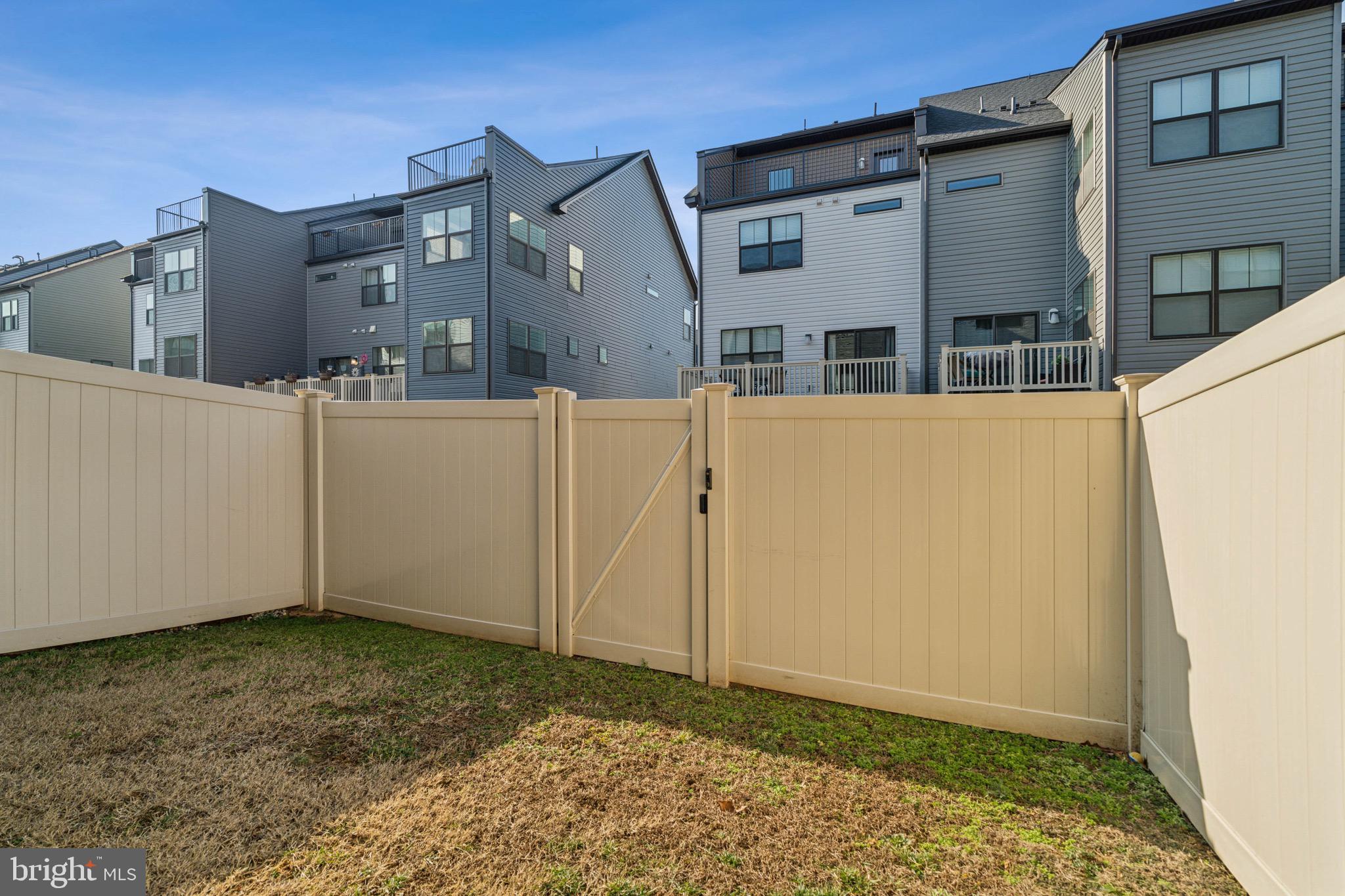 TANYARD SHORES - Residential