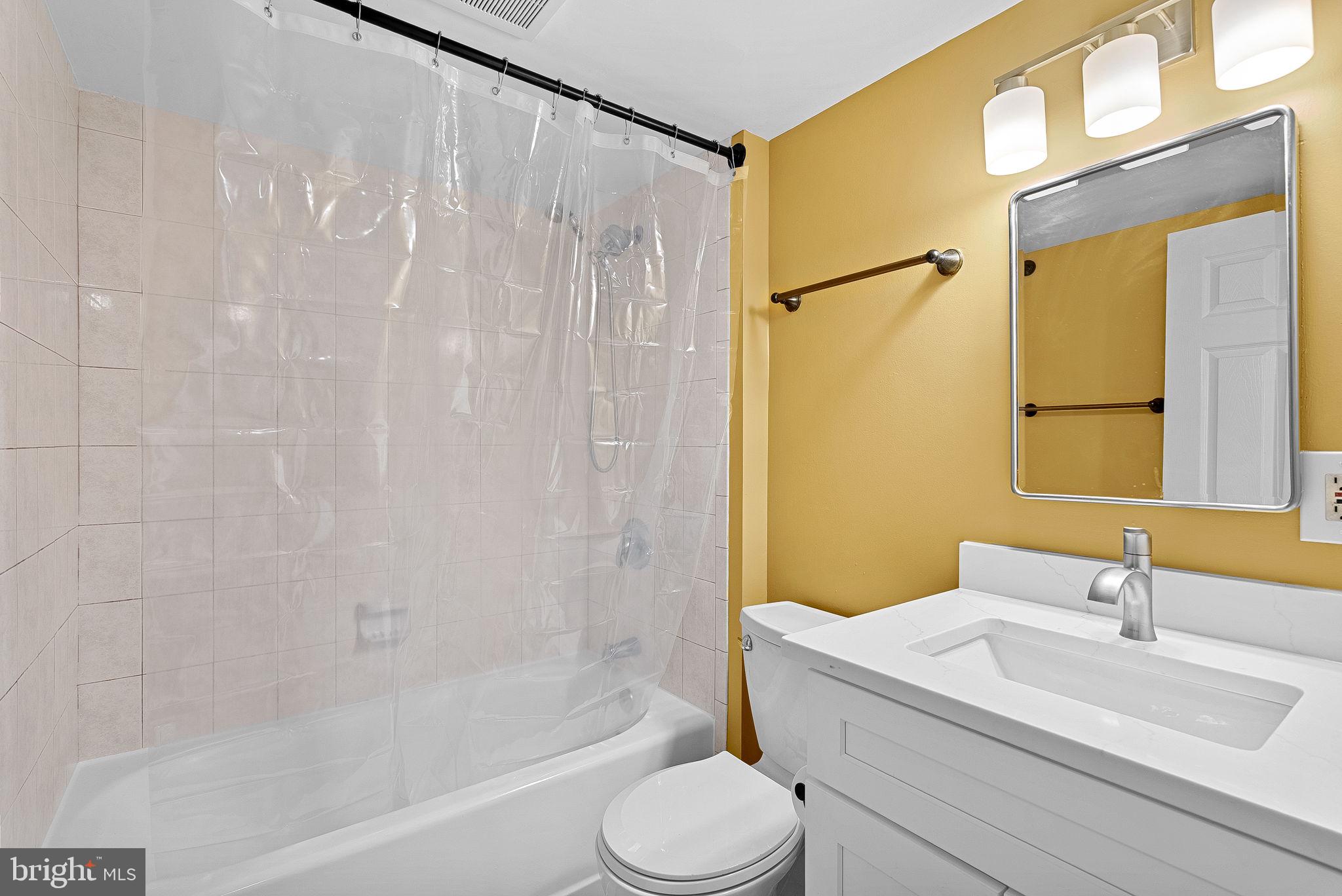 COUNTRY CLUB GREEN - Residential