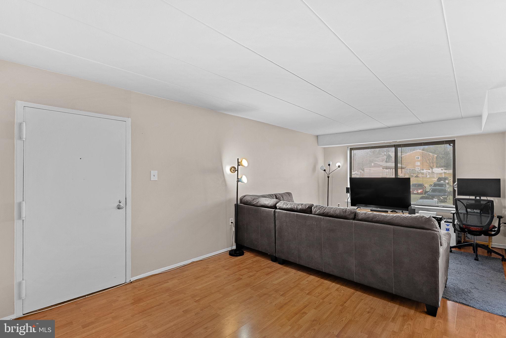 COUNTRY CLUB GREEN - Residential