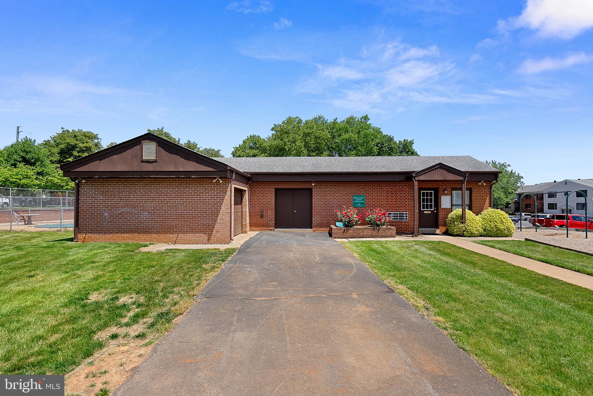 COUNTRY CLUB GREEN - Residential