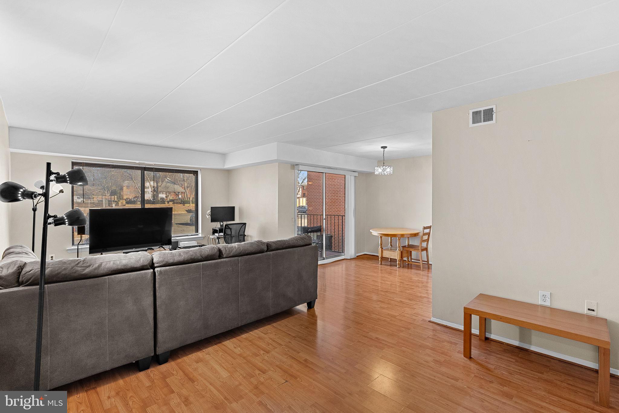 COUNTRY CLUB GREEN - Residential