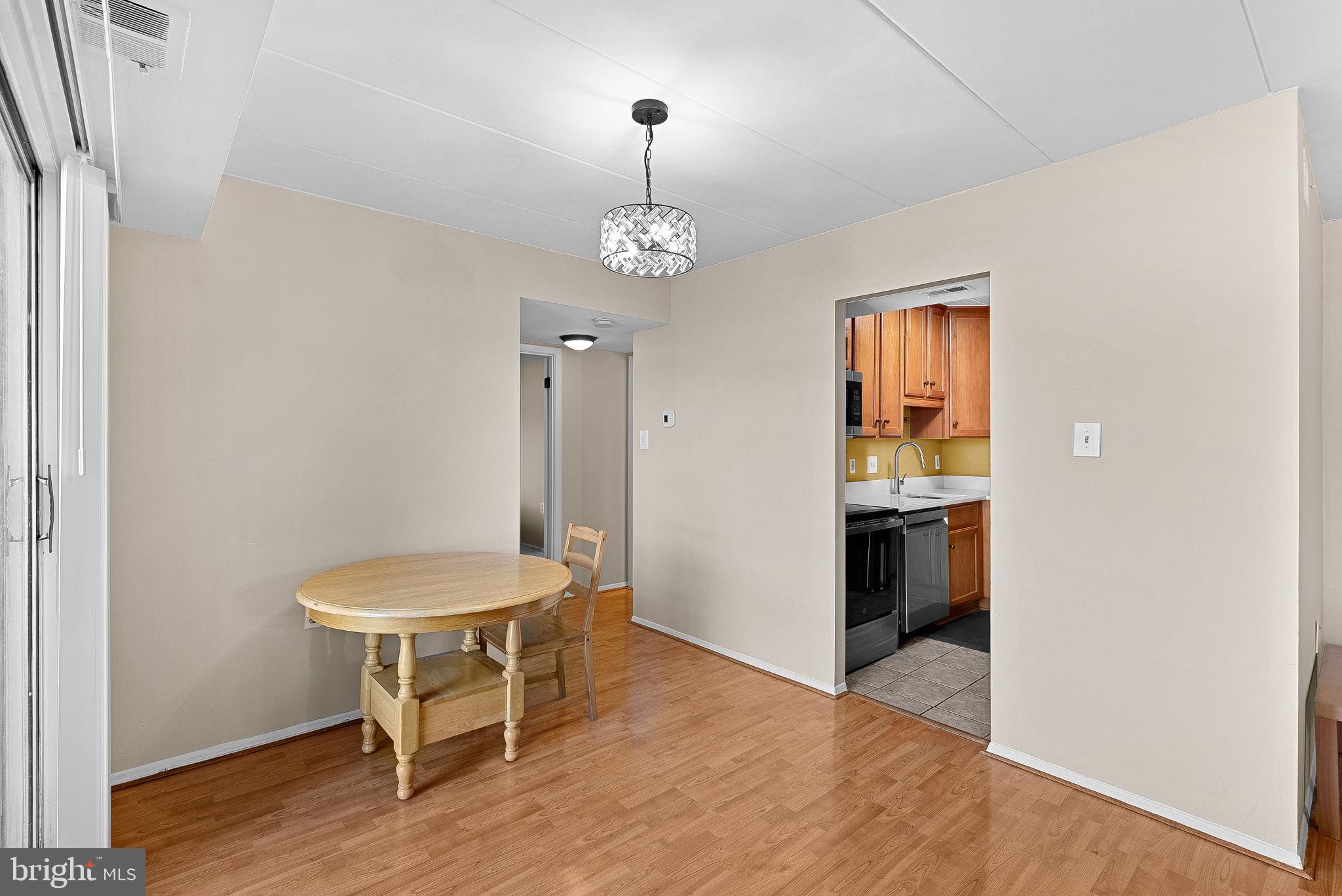 COUNTRY CLUB GREEN - Residential