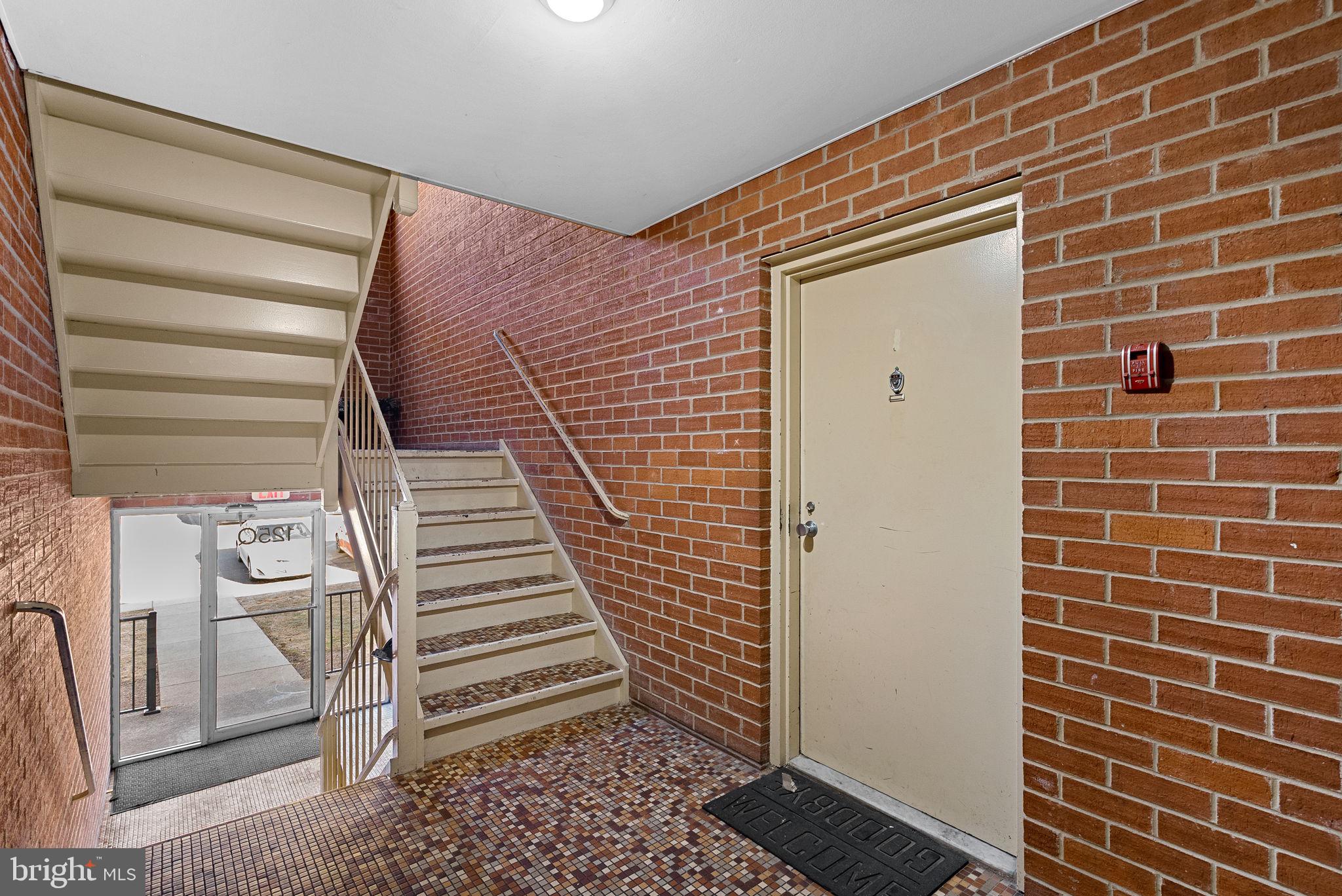 125 CLUBHOUSE DRIVE Q SW 4