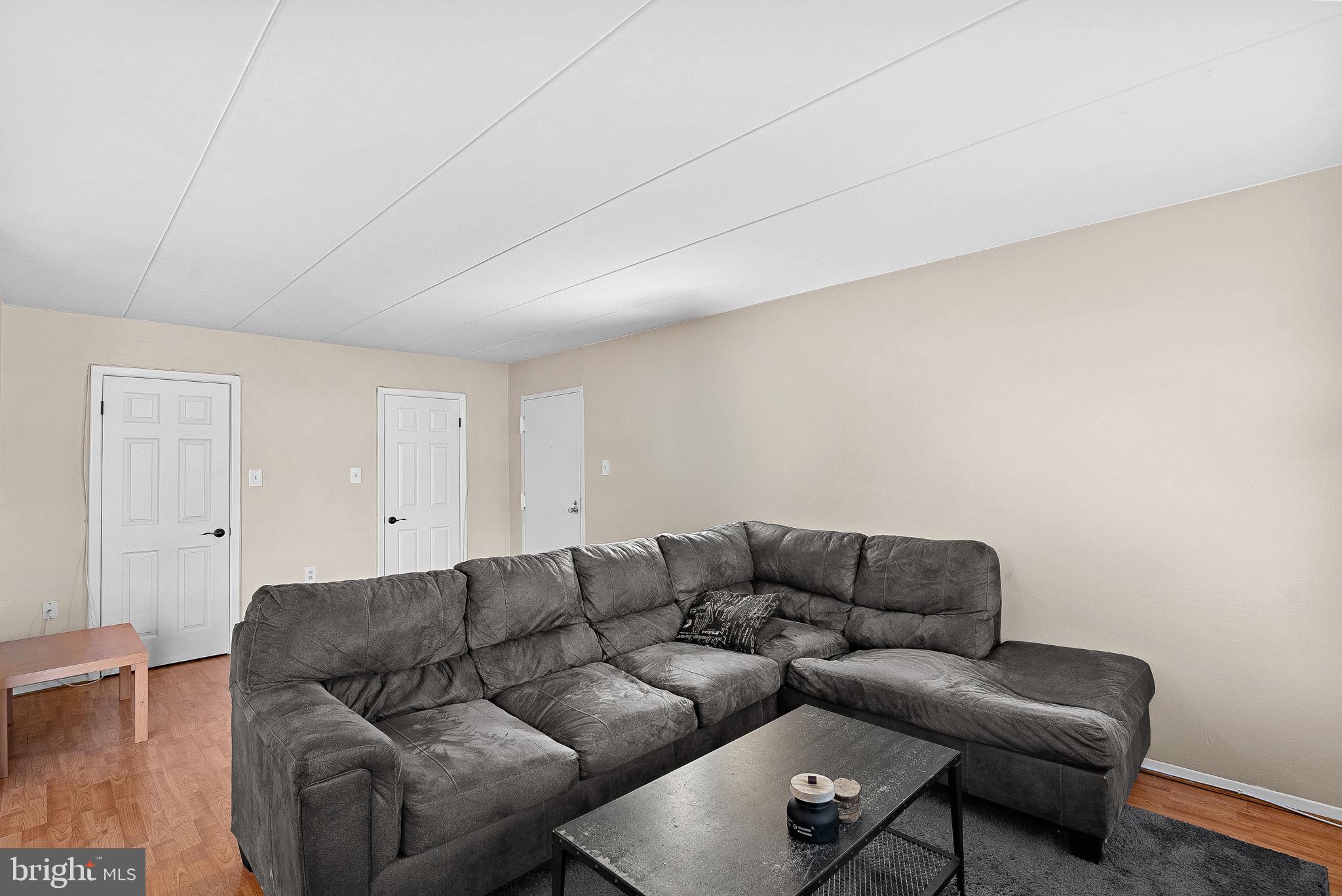 COUNTRY CLUB GREEN - Residential