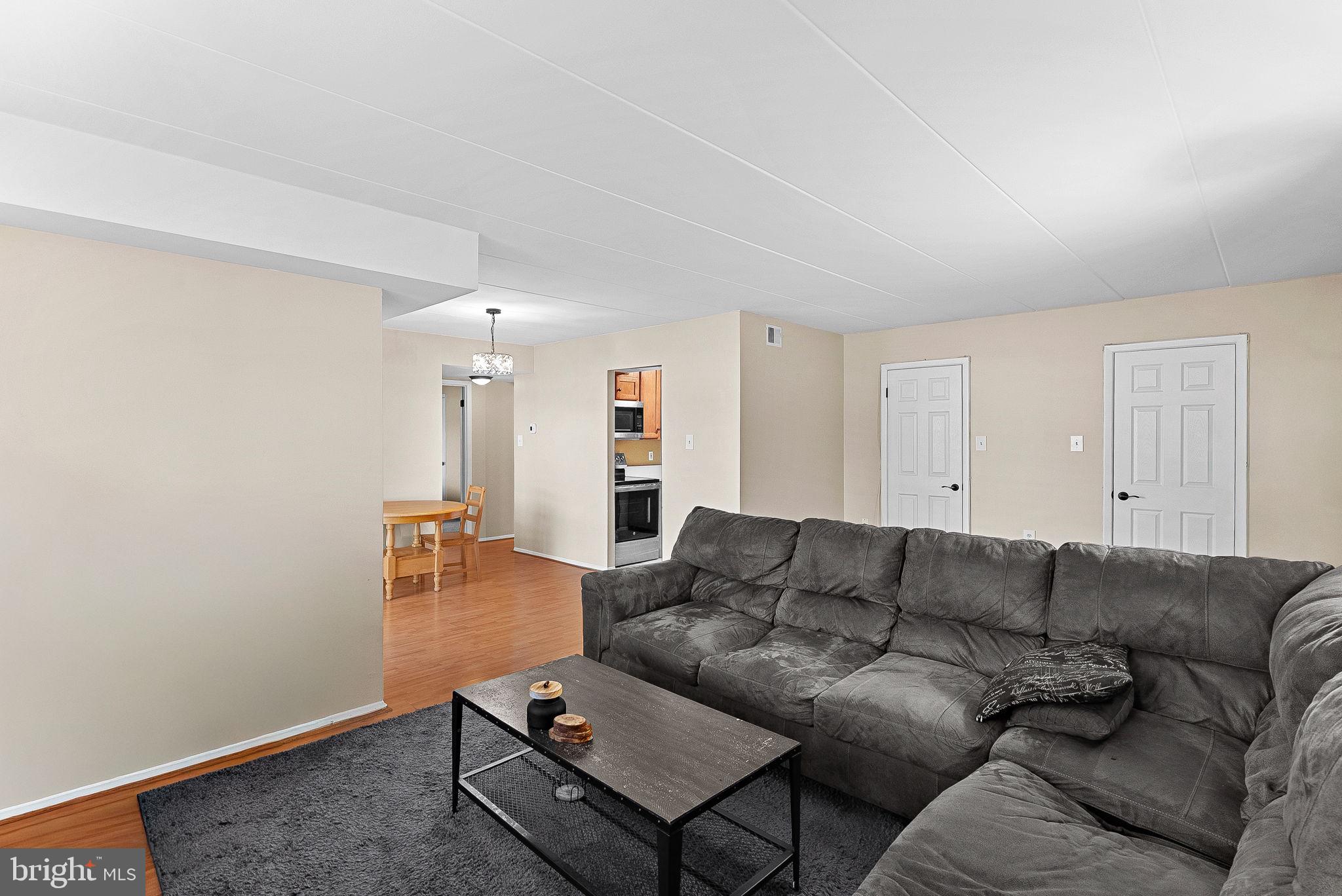 COUNTRY CLUB GREEN - Residential