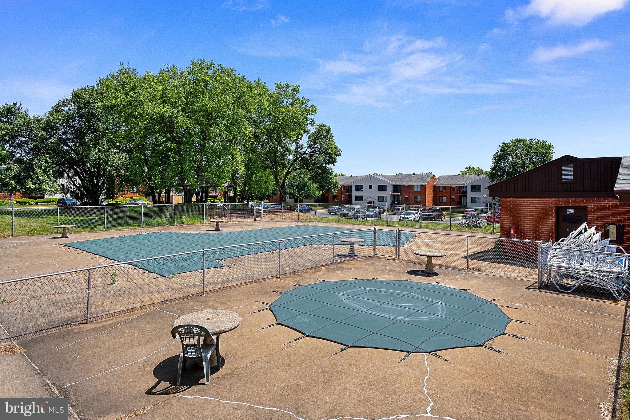 COUNTRY CLUB GREEN - Residential