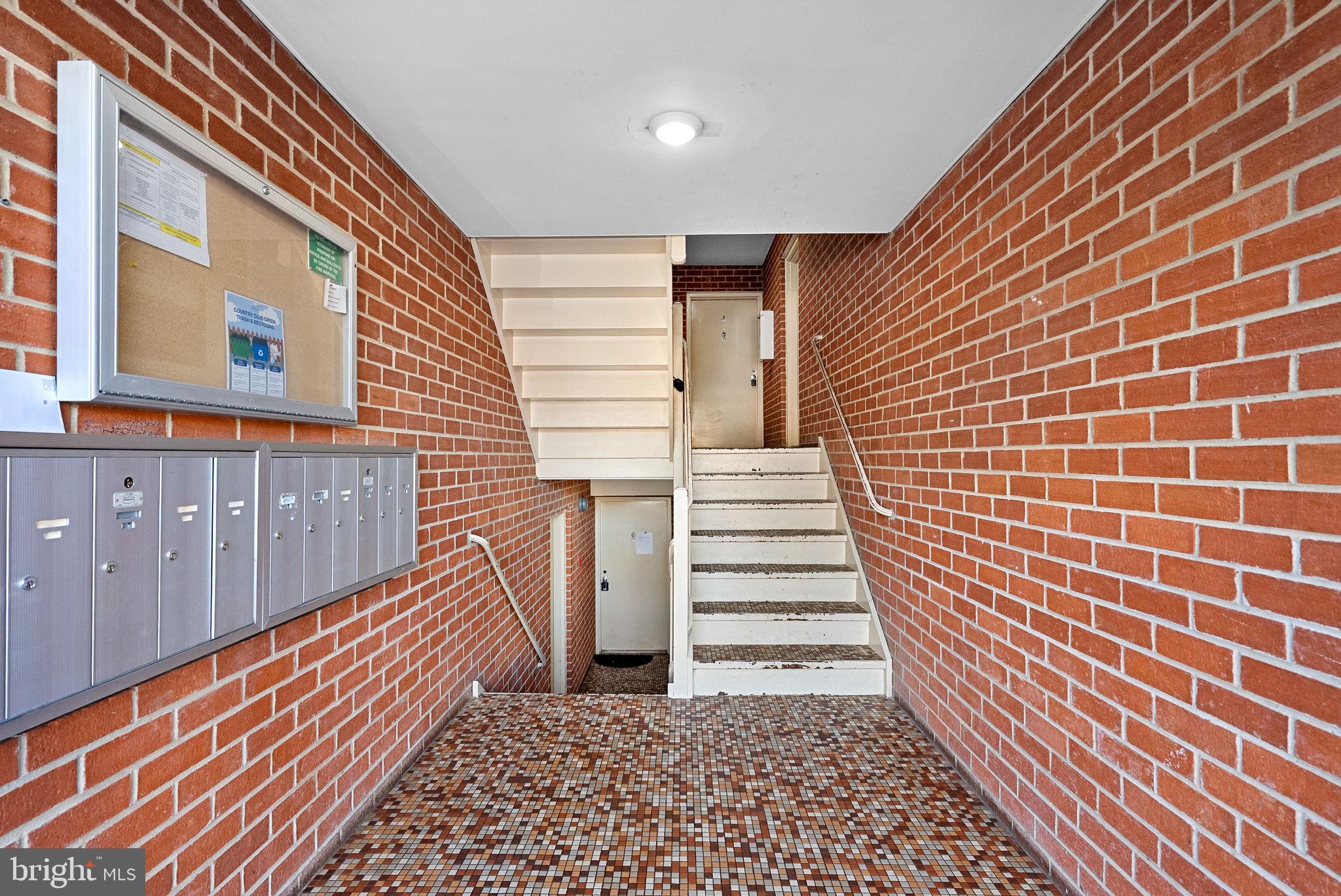 125 CLUBHOUSE DRIVE Q SW 4