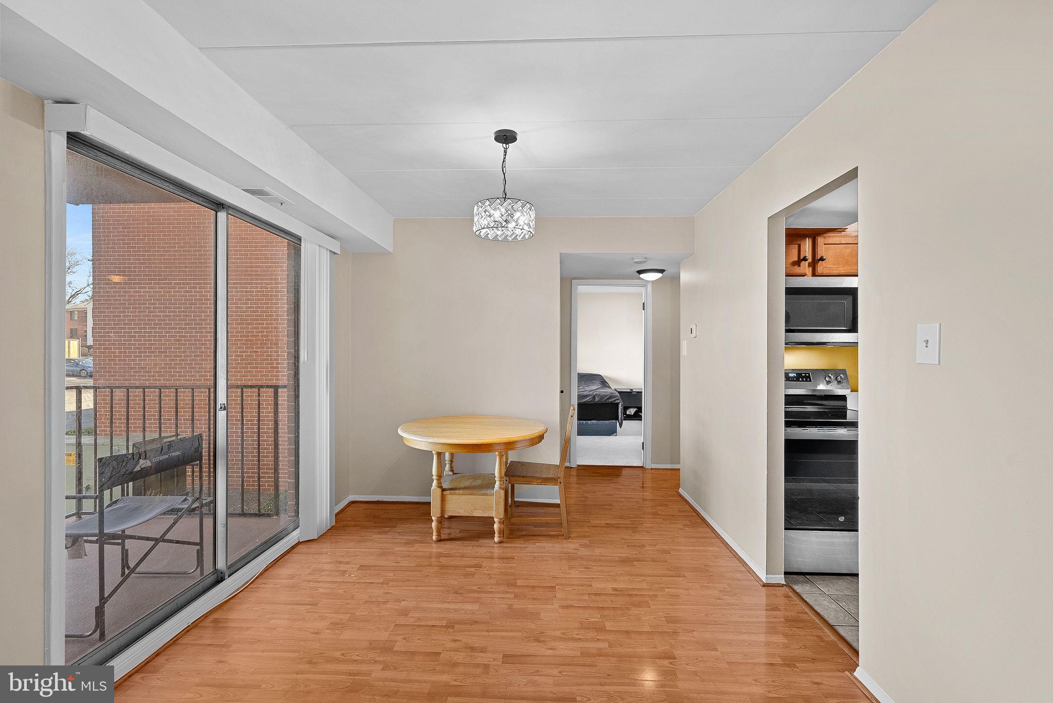 COUNTRY CLUB GREEN - Residential