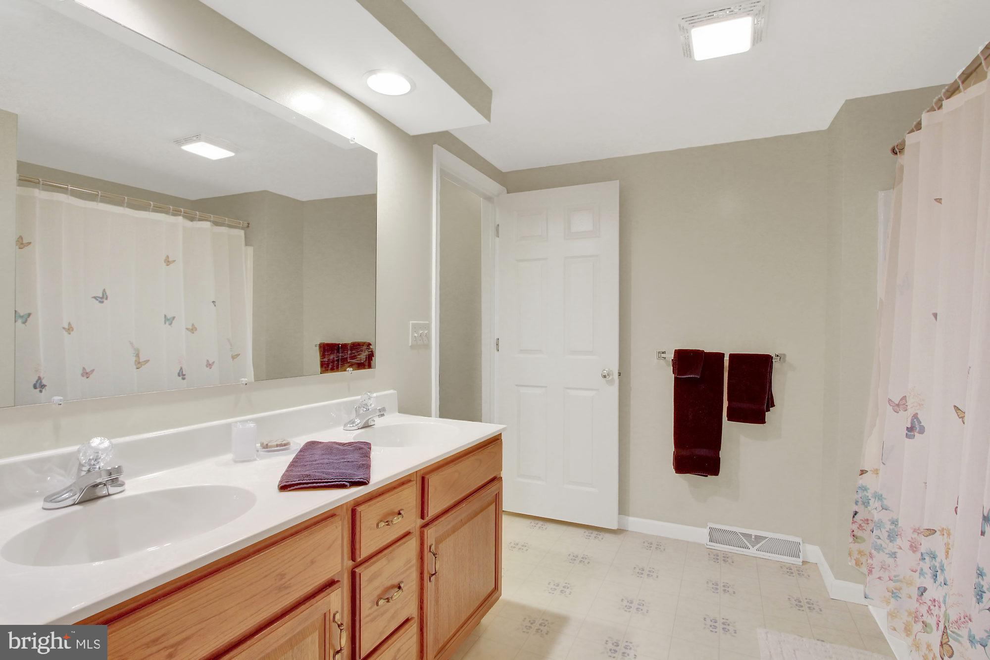 CRESTWOOD EAST - Residential